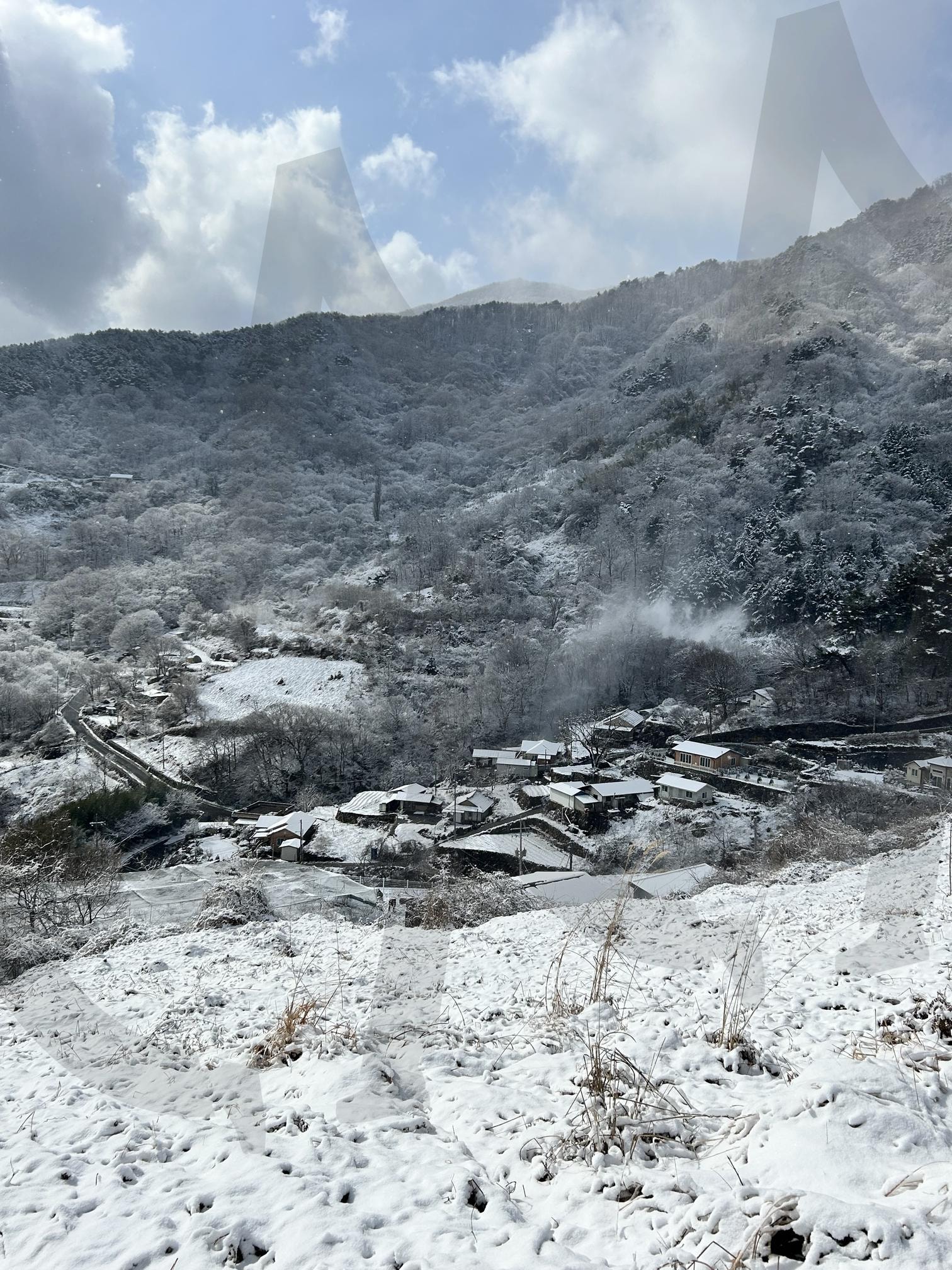 설산 마을 | 설산, 마을, 눈, 눈 덮힌 산, 겨울 | 스탠바이 STANDBUY 디지털 콘텐츠