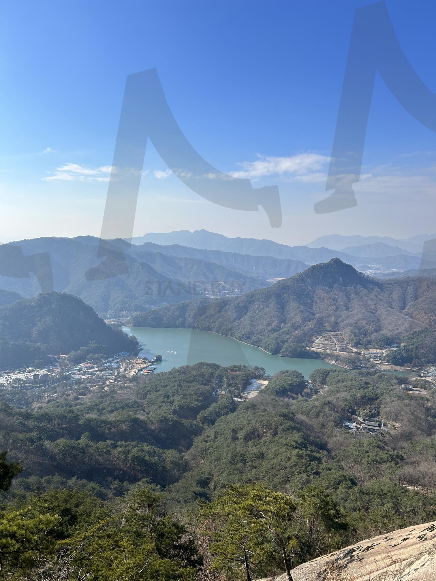 산 중턱에서 찍은 사진 | 산, 등산, 푸른 하늘, 깨끗한 하늘, 구름, 산보다 위 | 스탠바이 STANDBUY 디지털 콘텐츠