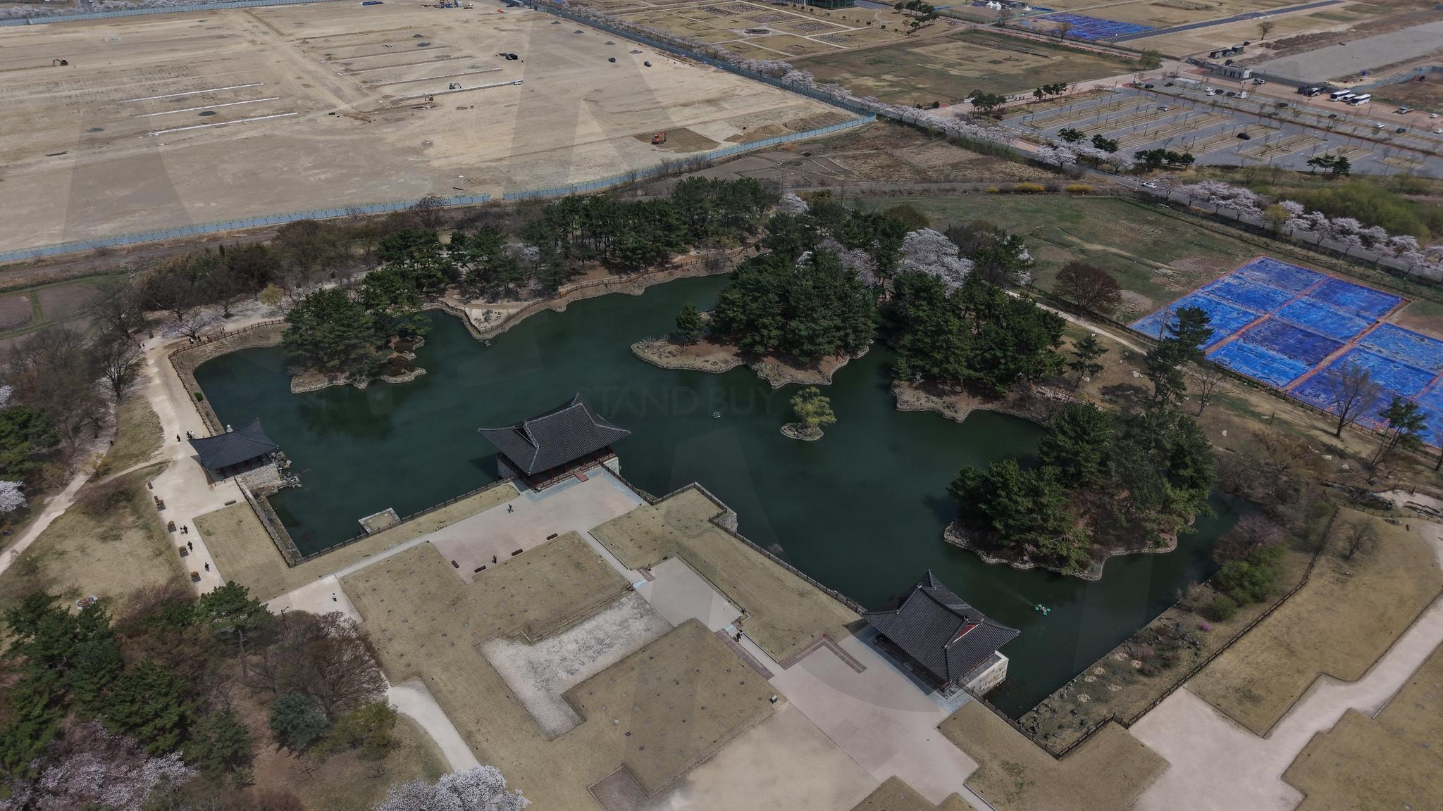 경주 동궁과월지 항공샷 | 경주, 동궁과월지, 항공샷, 드론, 경치, 경관, 문화재 | 스탠바이 STANDBUY 디지털 콘텐츠