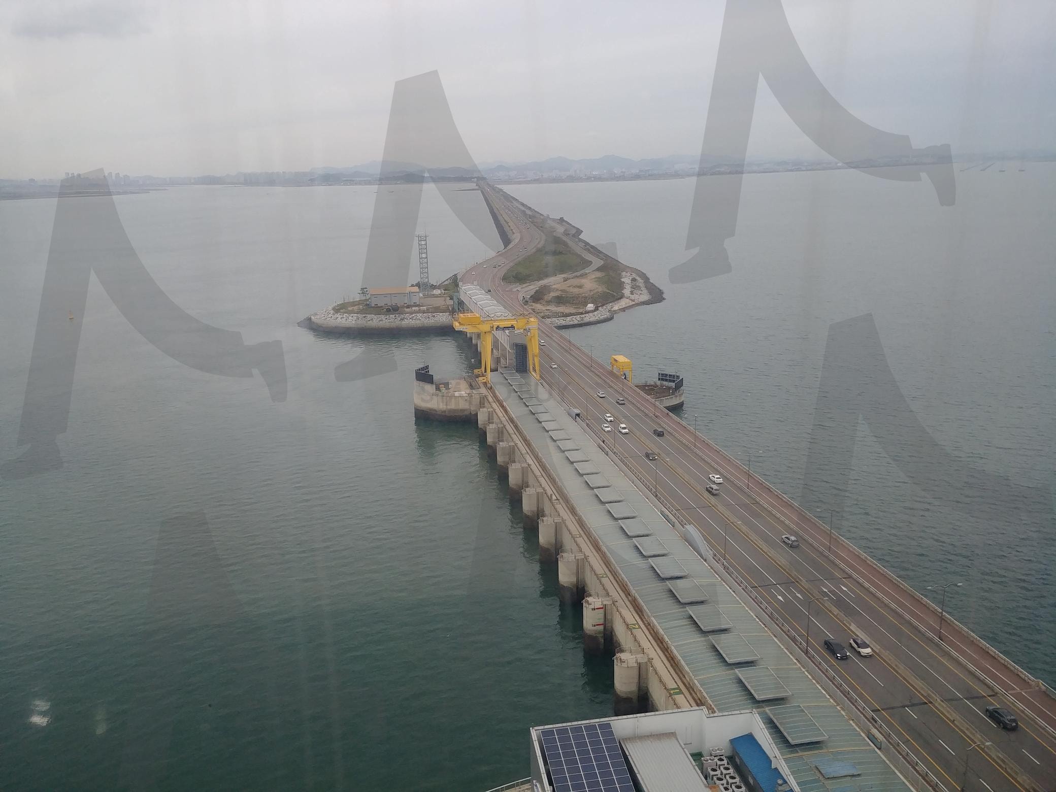 달전망대에서 본 시화 조력발전소 | 시화호조력발전소, 세계최대 조력발전소, 친환경 에너지시설, 안산관광명소, 해양에너지 랜드마크 | 스탠바이 STANDBUY 디지털 콘텐츠