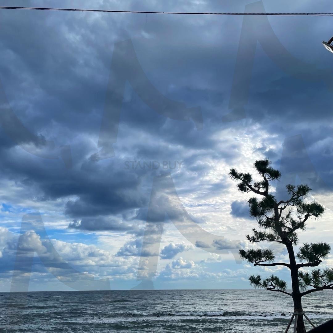 구름 너머의 속삭임 | 강릉, 바다, 구름낀바다, 파도, 감성사진 | 스탠바이 STANDBUY 디지털 콘텐츠