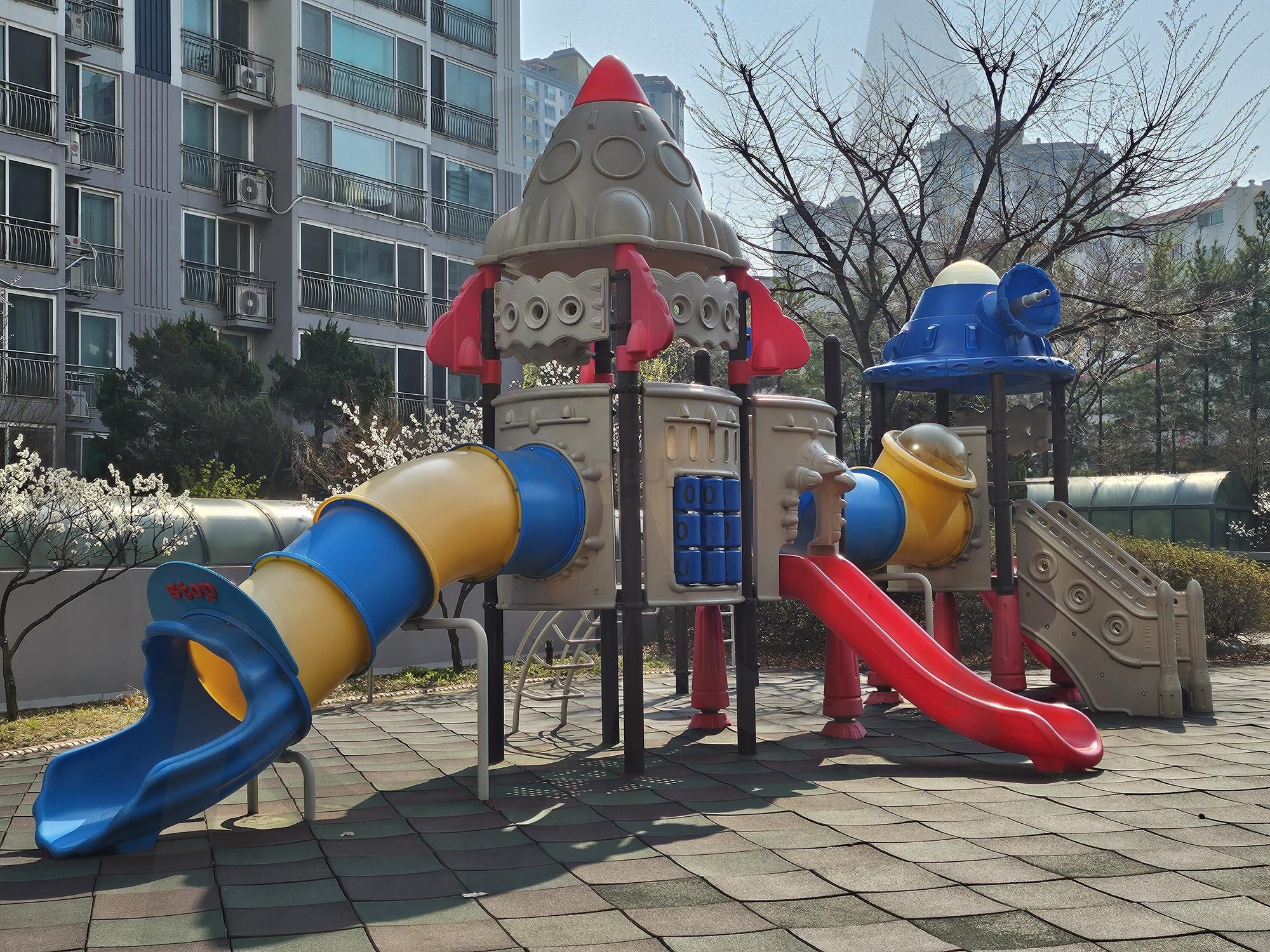 놀이터 | 놀이터, 아파트, 아이, 미끄럼틀, 놀이 | 스탠바이 STANDBUY 디지털 콘텐츠