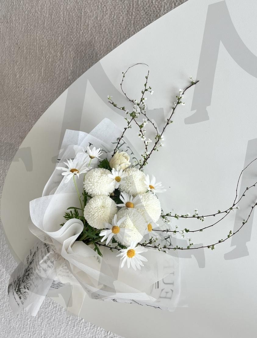 순백의 여유, 꽃으로 피어나다 | 화이트꽃다발, 감성꽃, 봄, 데이지, 감성 | 스탠바이 STANDBUY 디지털 콘텐츠