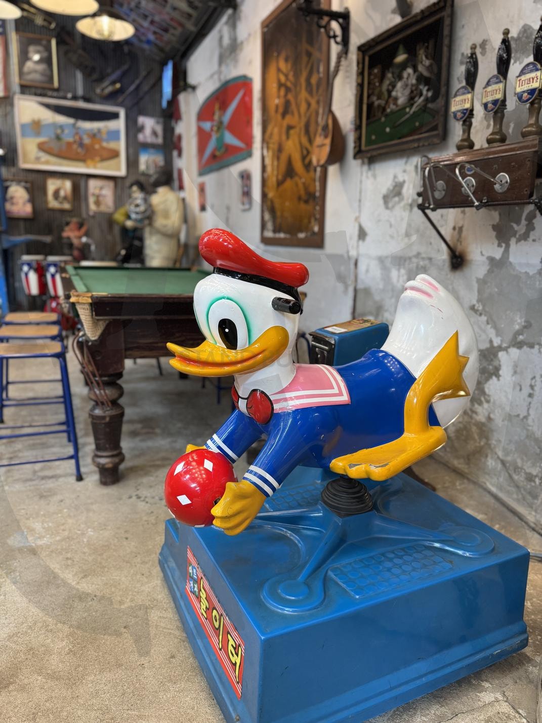 레트로 덕 | 레트로, 오락기, 도날드덕, 빈티지인테리어, 추억의놀이기구, Vintage Arcade Ride, Retro Donald Duck Ride, Coin Operated Ride Toy, Old School Amusement Machine, Nostalgic Kid Ride Photo | 스탠바이 STANDBUY 디지털 콘텐츠