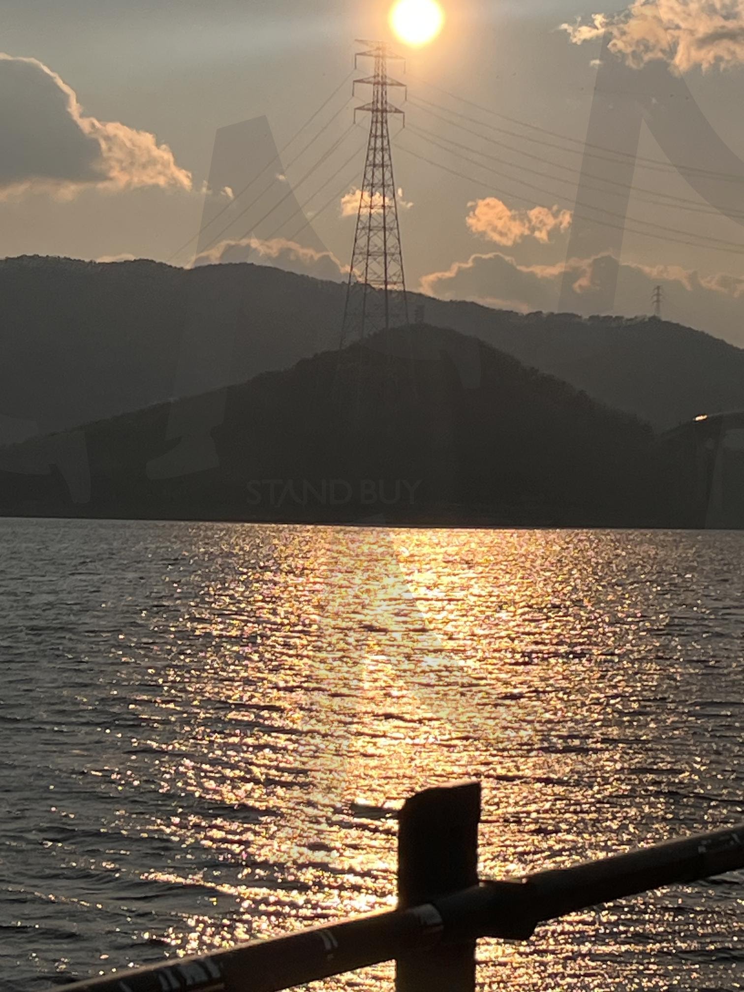 윤슬 | 마창대교, 윤슬, 노을, 바다, 하루 끝 | 스탠바이 STANDBUY 디지털 콘텐츠