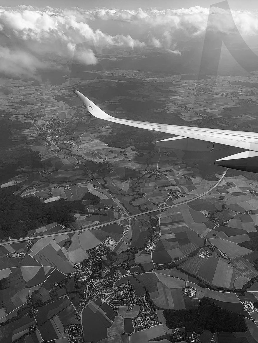 비행기 안 2. 흑백 | 비행기, 비행기 안, 풍경, 풍경사진, 배경, 배경화면, 무드, 분위기, 도시, 도시풍경, 시티뷰, 항공, 항공샷, 감성, 감성사진, 흑백, 자연, 여름, 겨울, 가을, 구름, 하늘, 구름위, 레퍼런스 | 스탠바이 STANDBUY 디지털 콘텐츠