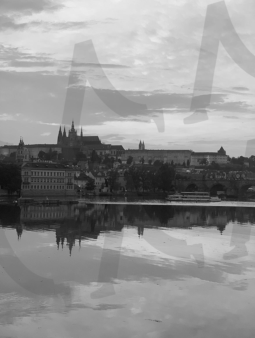 체코 프라하 프라하성 흑백 | 유럽, 여행, 유럽여행, 체코, 프라하, 프라하성, 물, 강, 하늘, 건축, 풍경, 건물, 풍경사진, 배경, 배경화면, 레퍼런스, 흑백, 분위기, 감성, 감성사진, 무드 | 스탠바이 STANDBUY 디지털 콘텐츠