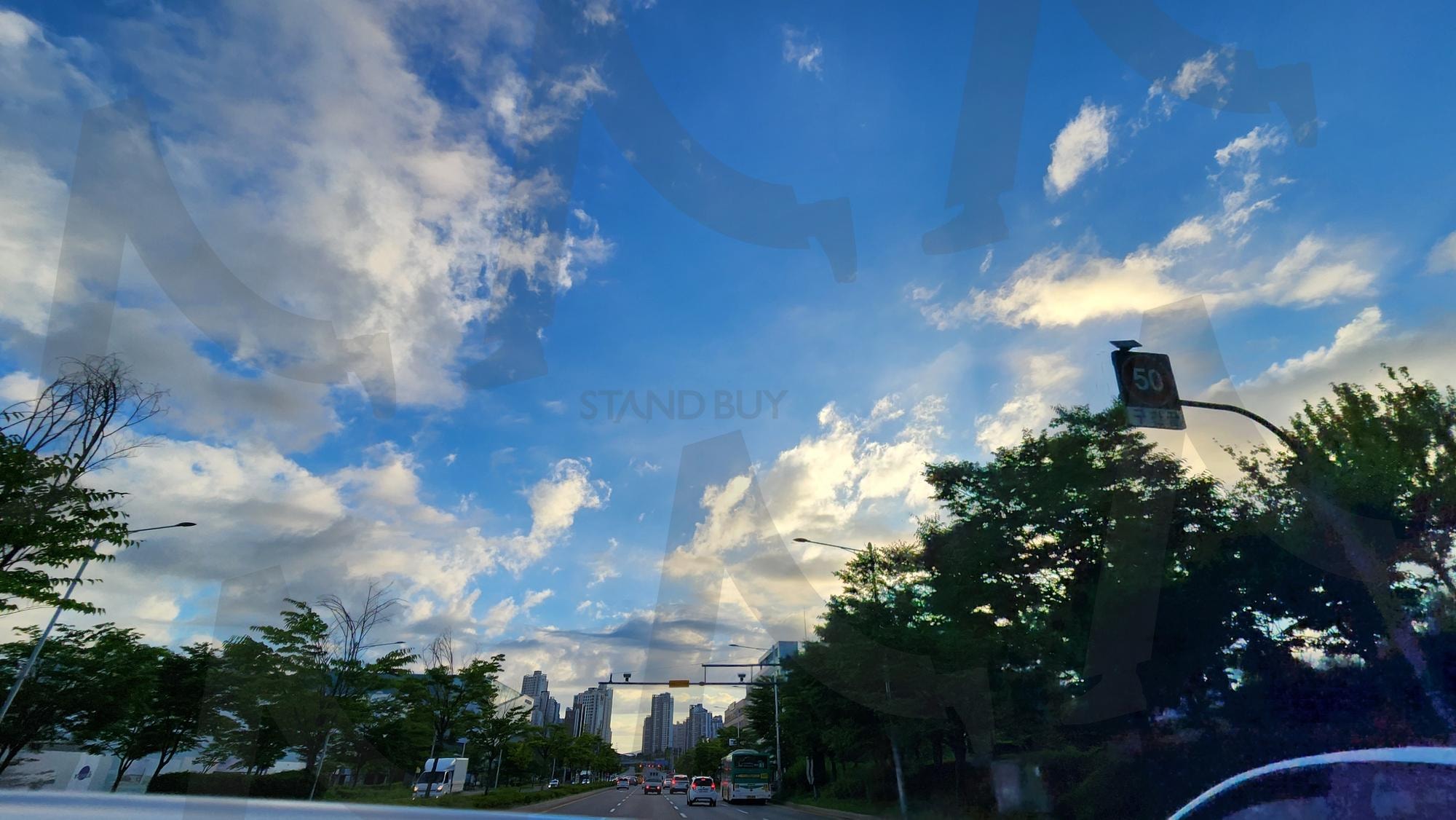하늘 | 맑은하늘, 푸른하늘, 예쁜구름, 하늘스타그램, 구름맛집, 감성하늘, 하늘사진, 하늘풍경, 힐링사진, 오늘의하늘, 평화로운풍경, 맑은날씨, 일상기록, 자연감성, 파란하늘 | 스탠바이 STANDBUY 디지털 콘텐츠