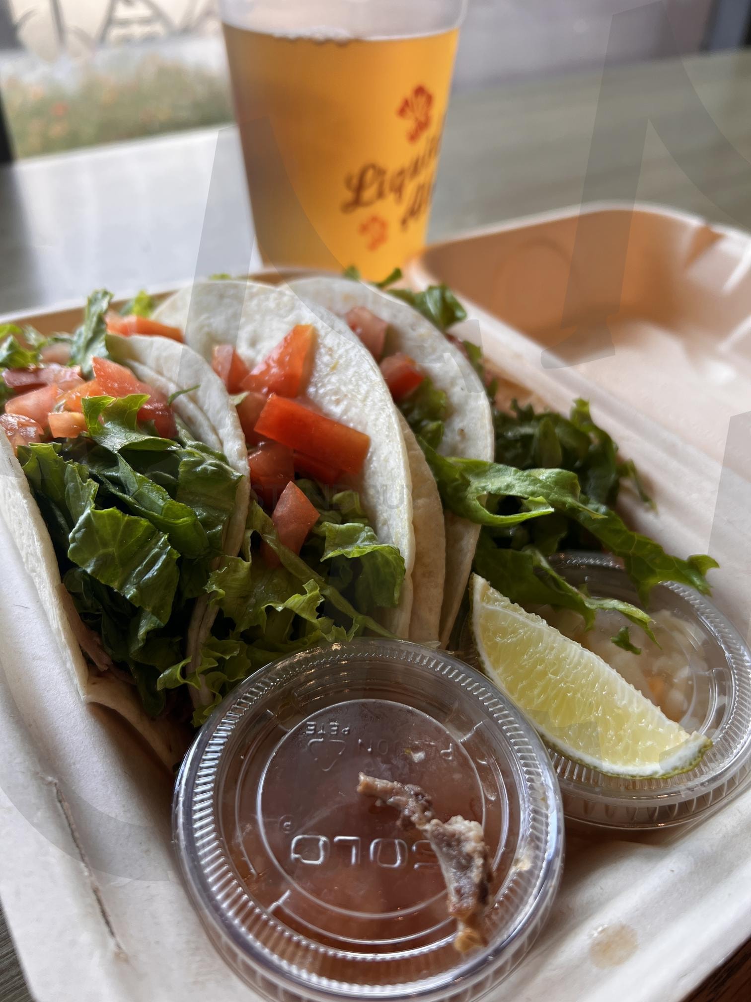 세 개의 타코와 음료 | 타코, 음식, 멕시코 음식, 맥주, 음료, 라임, 소스 | 스탠바이 STANDBUY 디지털 콘텐츠