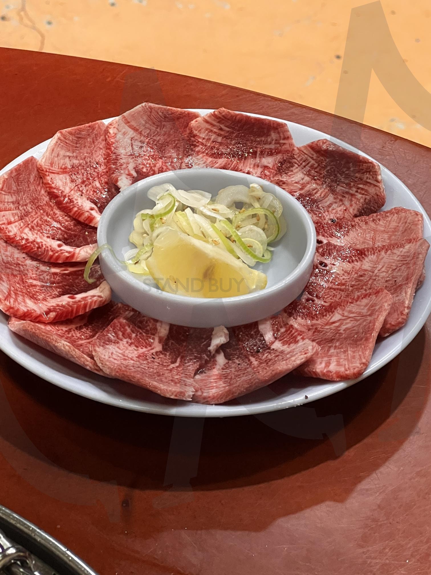 우설 슬라이스와 레몬, 파채 | 우설, 고기, 구이, 슬라이스, 레몬, 파채, 신선, 재료, 음식 | 스탠바이 STANDBUY 디지털 콘텐츠