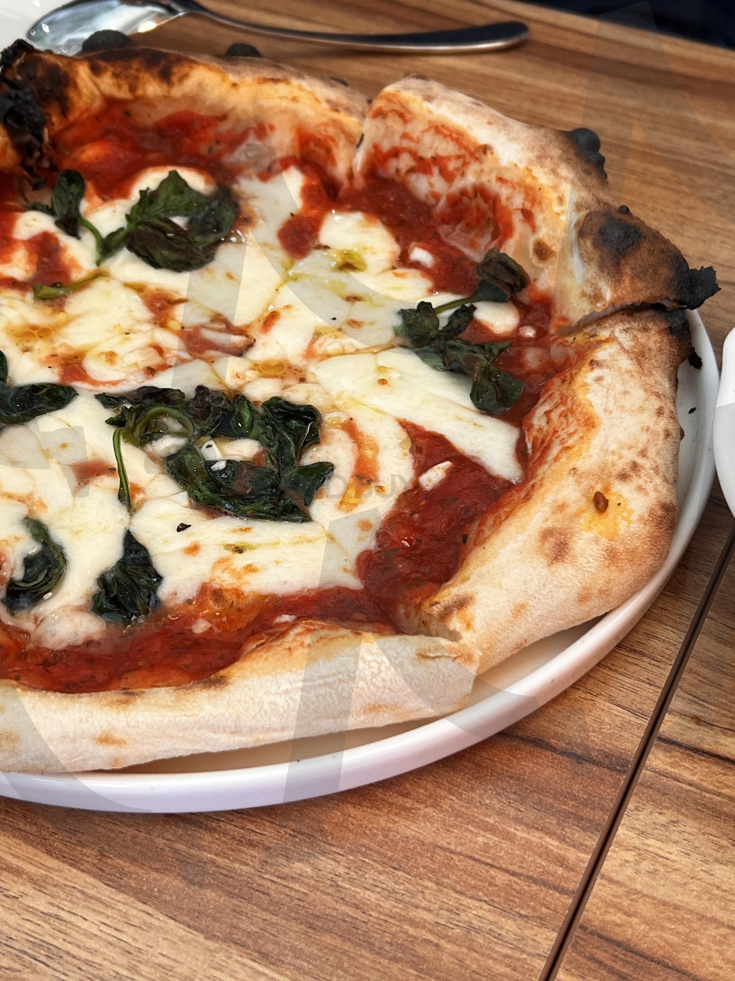 정통 나폴리 피자 한 조각의 유혹 | 마르게리타, 피자, 이탈리안, 나폴리피자, 화덕피자, 도우, 모차렐라, 토마토소스, 바질, 브런치, 맛집 | 스탠바이 STANDBUY 디지털 콘텐츠