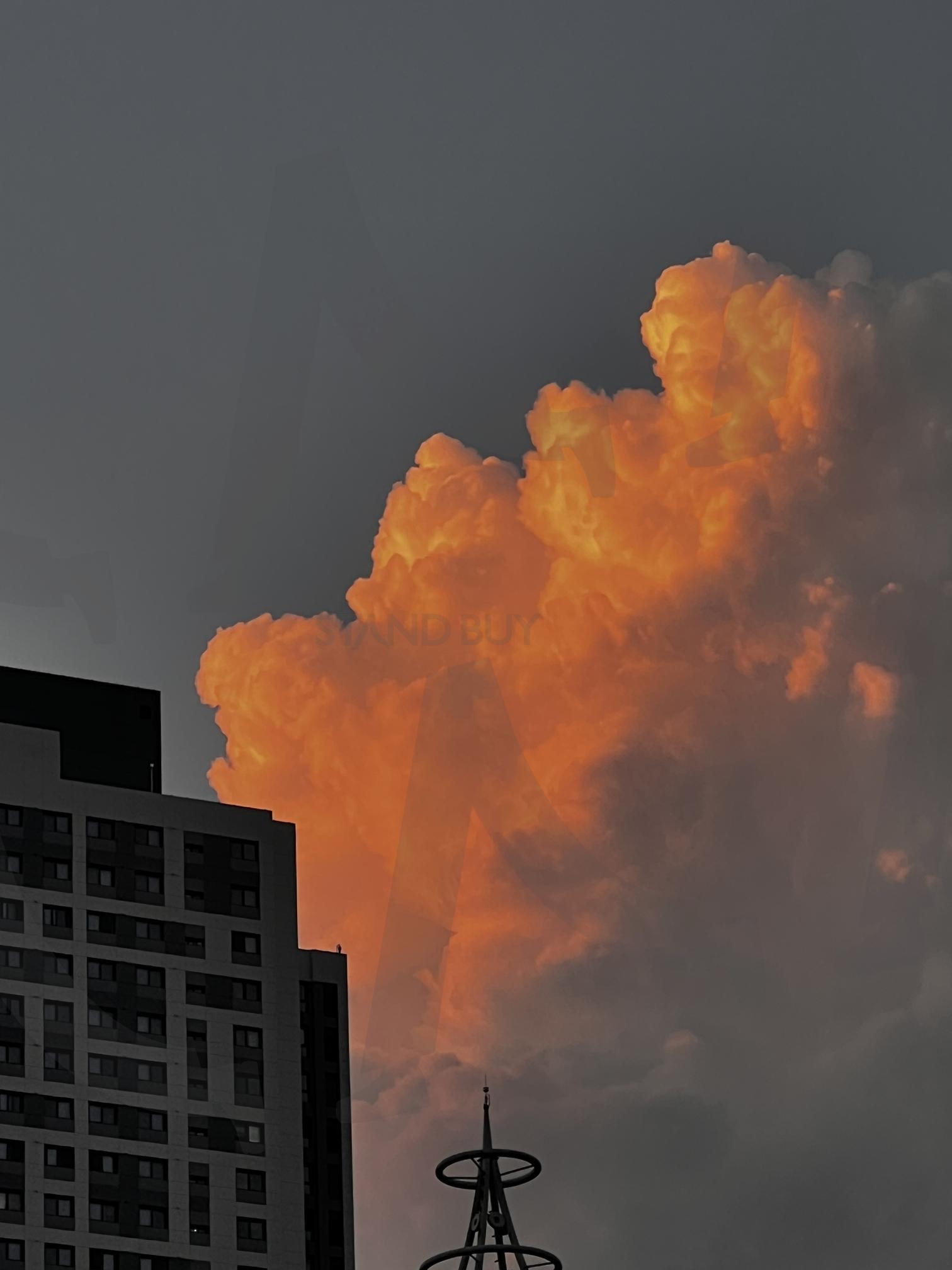 저녁 노을 구름과 건물 | 구름, 노을, 저녁하늘, 도시, 고층건물, 실루엣, 일몰, 대비, 붉은빛, 풍경 | 스탠바이 STANDBUY 디지털 콘텐츠