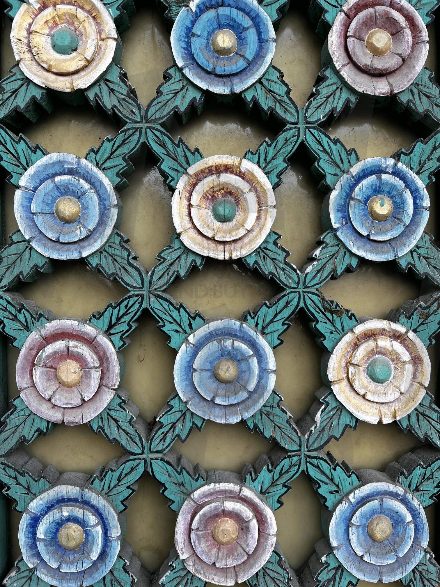 다채로운 색상의 전통 문양 꽃 장식 | 전통 문양, 꽃, 조각, 채색, 장식, 한국 전통, 문살, Traditional pattern, Flower carving | 스탠바이 STANDBUY 디지털 콘텐츠