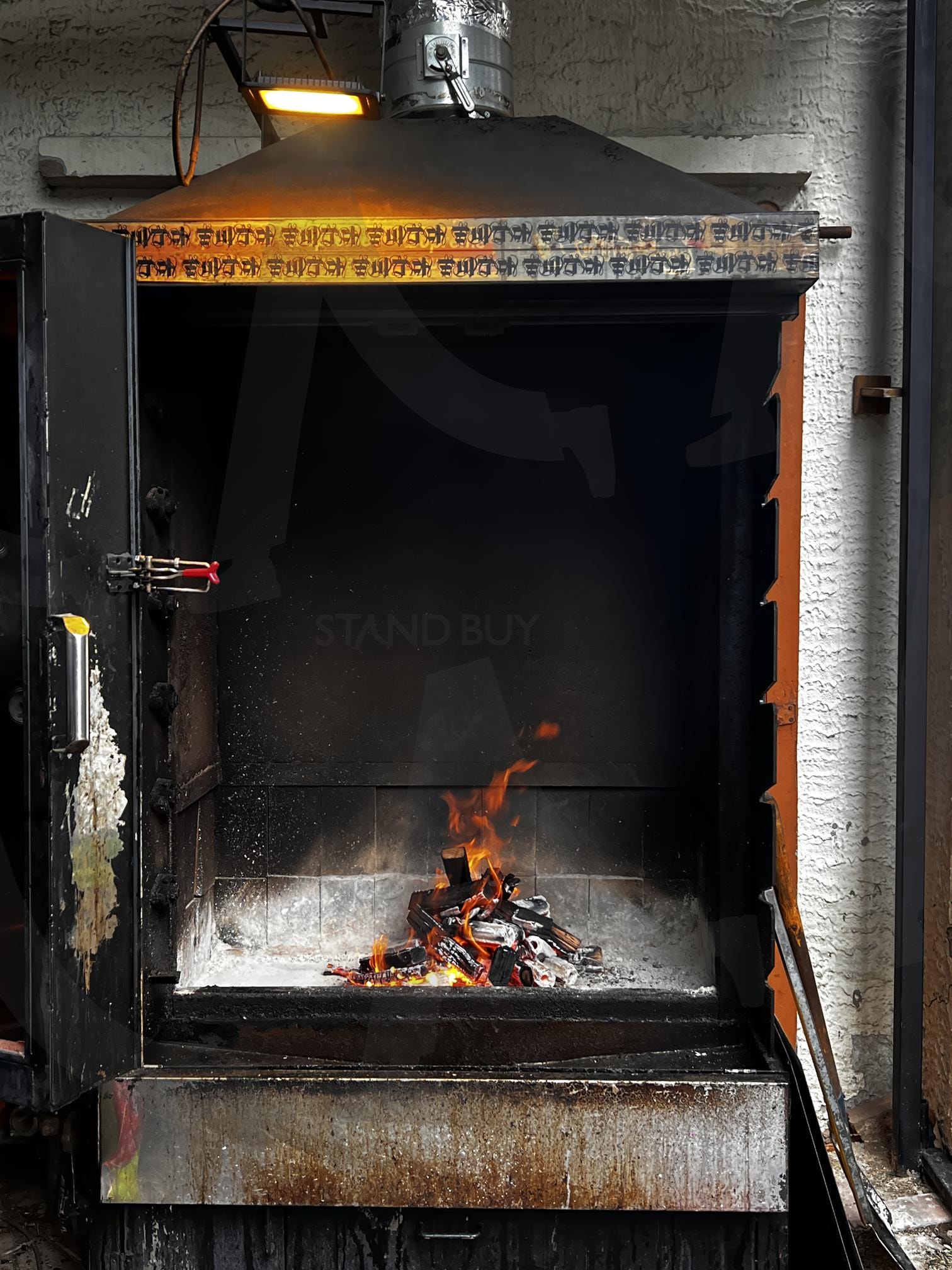 활활 타오르는 장작불이 있는 벽난로 | 벽난로, 장작, 불, 불꽃, 난방, 겨울, 실내, Fireplace, wood, flame | 스탠바이 STANDBUY 디지털 콘텐츠