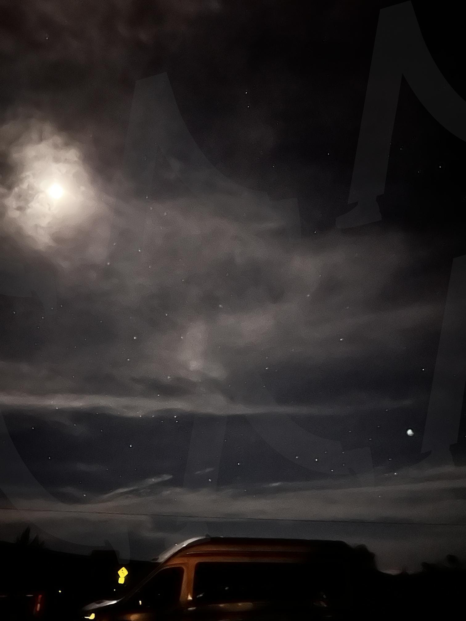 달빛 아래 밤 풍경 | 달, 달빛, 밤, 구름, 별, 차량, 야경 | 스탠바이 STANDBUY 디지털 콘텐츠