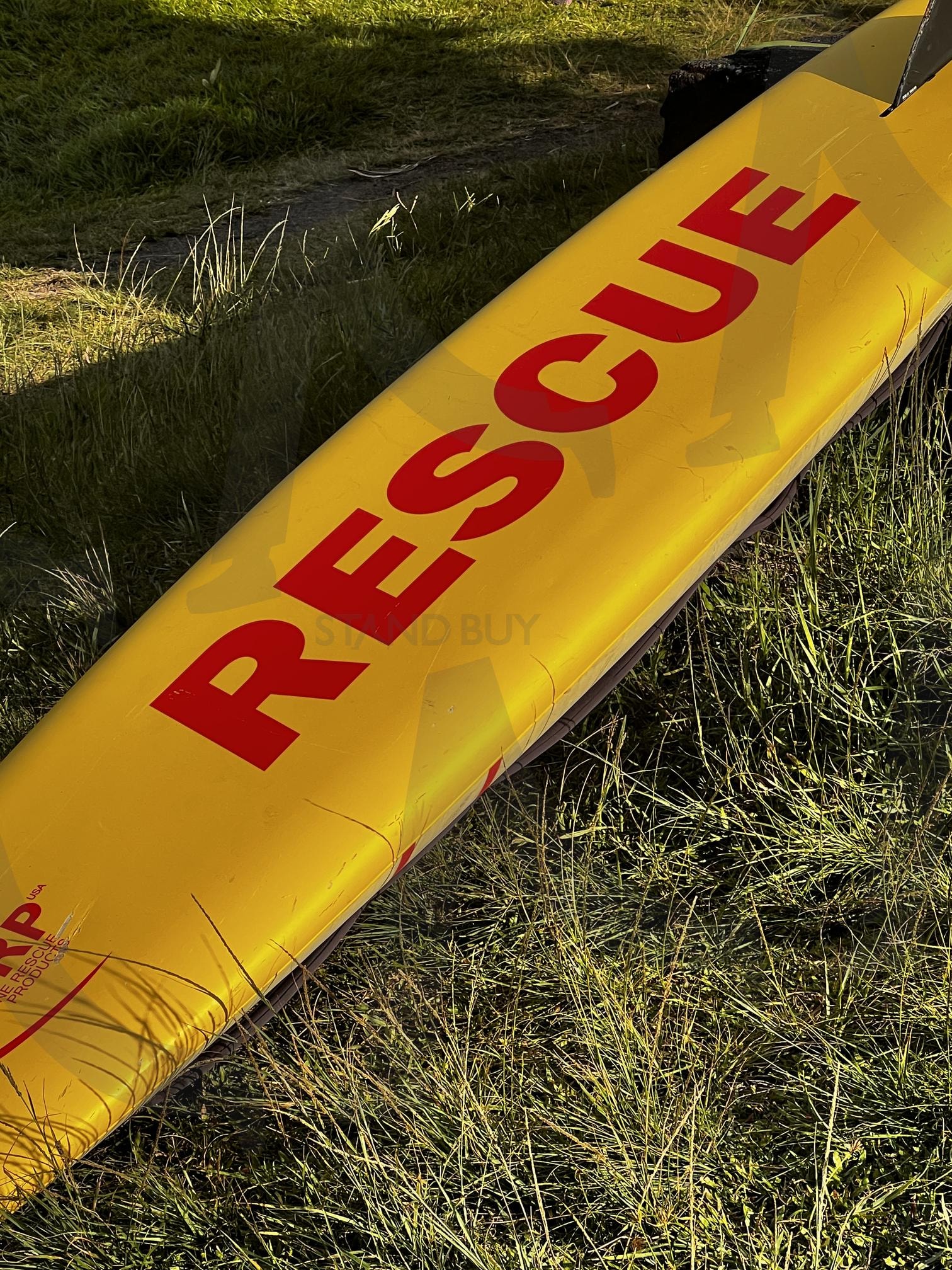풀밭 위의 구조 보드 | 구조 보드, Rescue, 노란색, 붉은색, 풀밭, 잔디, 구조, 안전, 장비, 수상 구조 | 스탠바이 STANDBUY 디지털 콘텐츠