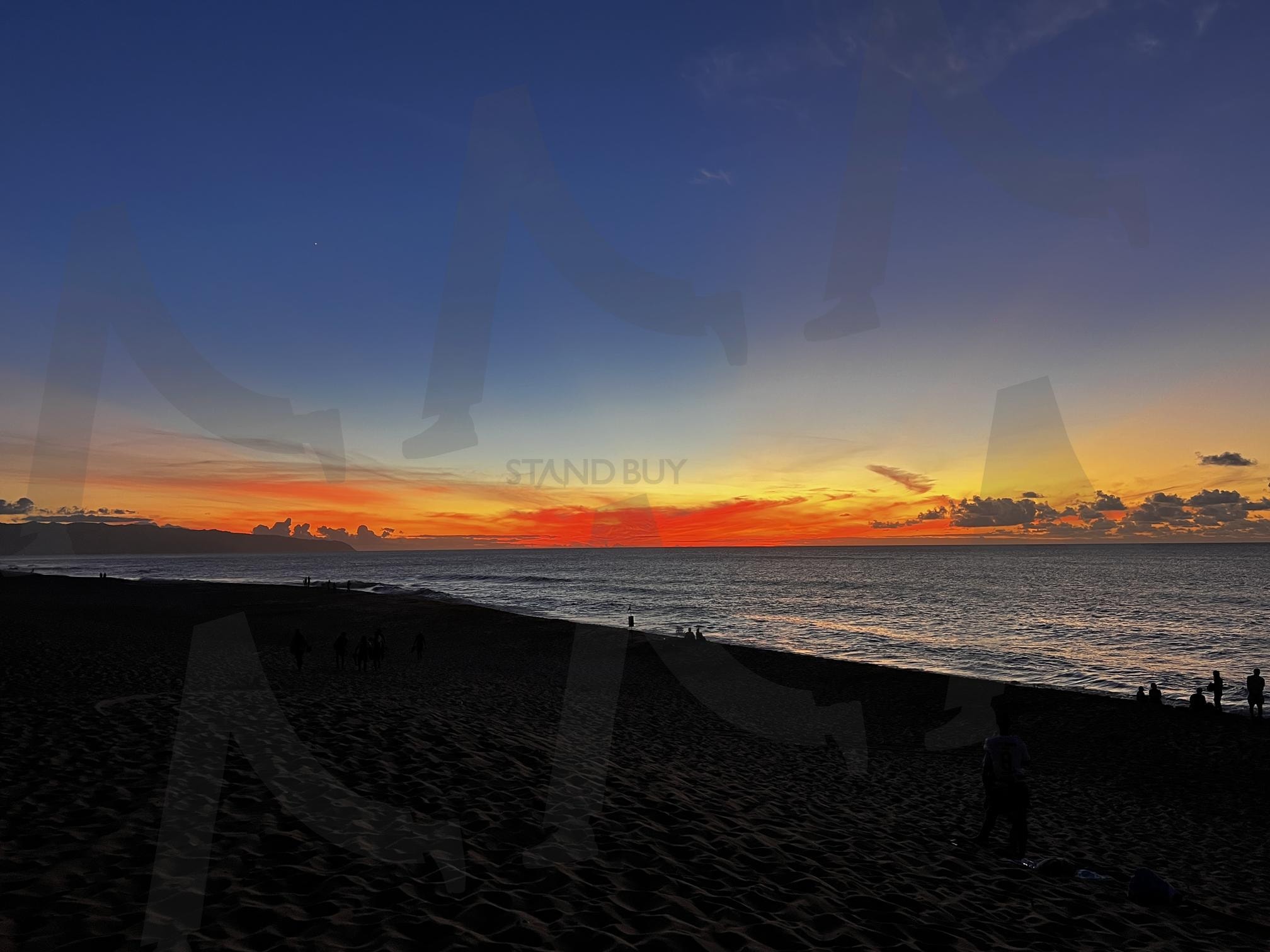 붉게 물든 저녁 바다 | 바다, 노을, 석양, 해변, 저녁, 붉은색, 주황색, 실루엣, 사람들, 자연 | 스탠바이 STANDBUY 디지털 콘텐츠