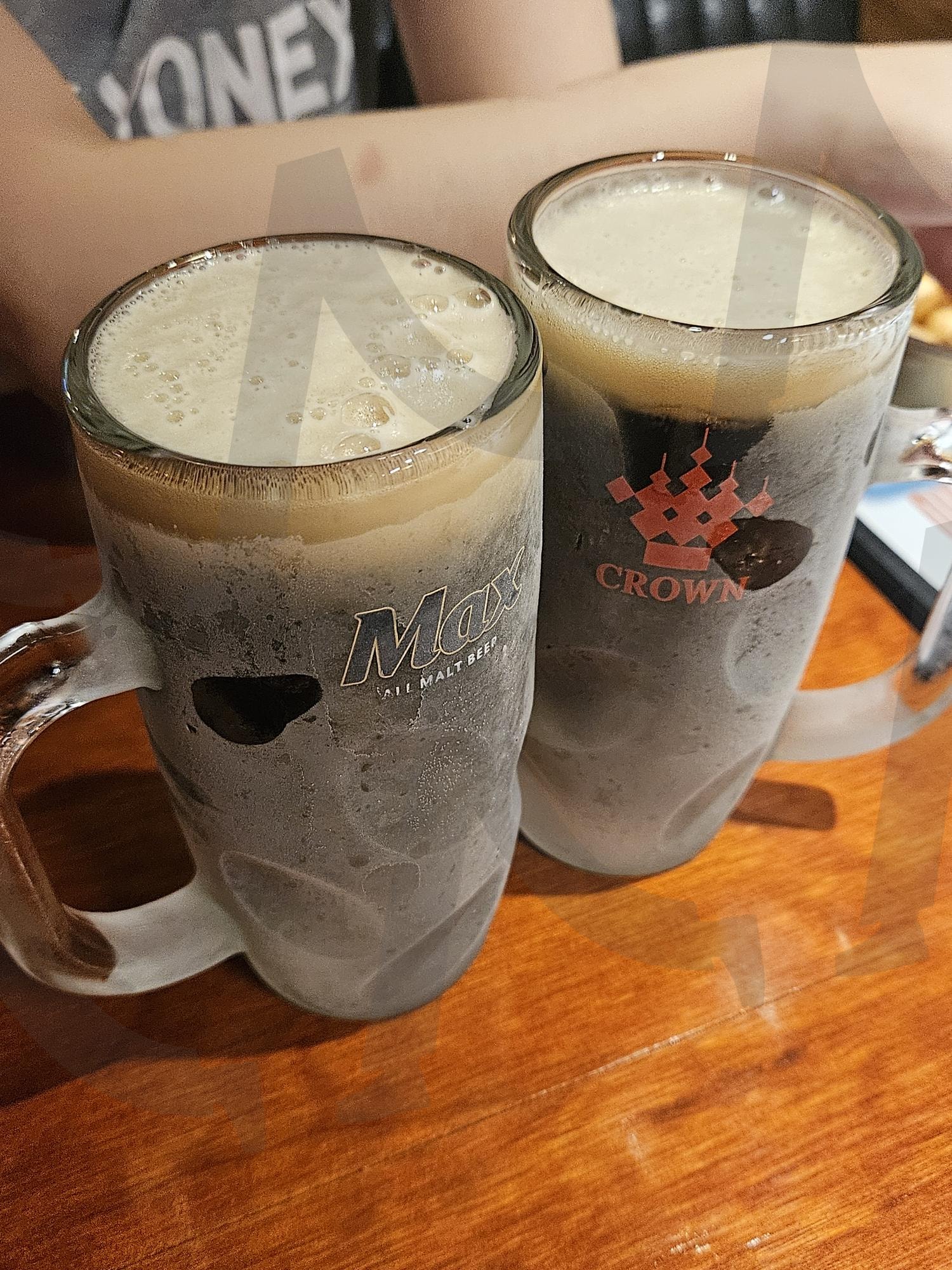 흑맥 얼맥 시원하게 한잔 | 흑맥주, 맥주, 술, 술집, 얼맥, 친구, 부산, 행복 | 스탠바이 STANDBUY 디지털 콘텐츠