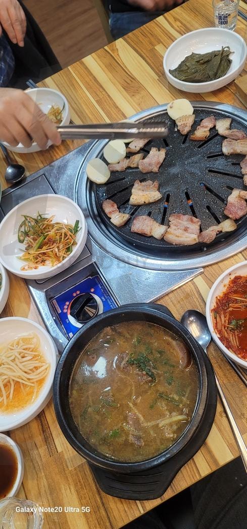 삼겹살에 된장찌개 | 소주한잔, 소주, 삼겹살, 된장찌개, 술자리 | 스탠바이 STANDBUY 디지털 콘텐츠