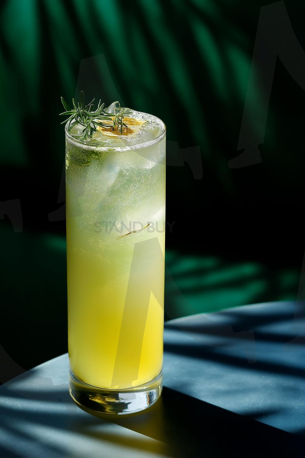 레몬에이드 | 시원한레모네이드, 레몬, 레몬슬라이스, 레몬주스, 레몬음료, 레몬에이드, 얼음음료, 여름음료, 상큼한음료, 민트레모네이드, 메이슨자레모네이드, 레몬조각, 레몬차, 레몬라임, 천연음료, 갈증해소, 레몬칵테일, 노란색음료, 신선한레몬, 레몬스탠드, ai | 스탠바이 STANDBUY 디지털 콘텐츠