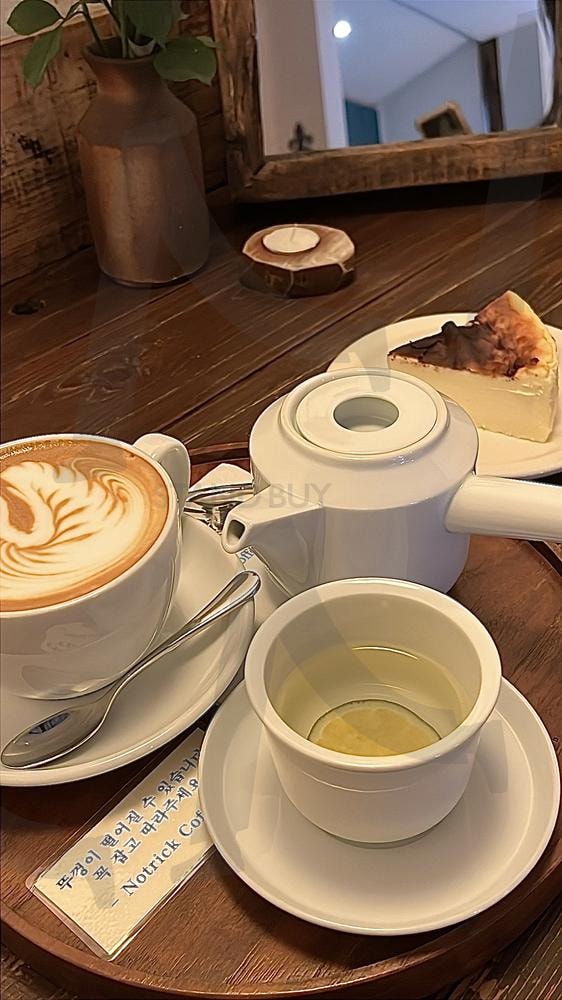 a cafe that feels like a hanok | Cafe, Gaekgridan-gil, jeonju, hanok, Brown | 스탠바이 STANDBUY 디지털 콘텐츠