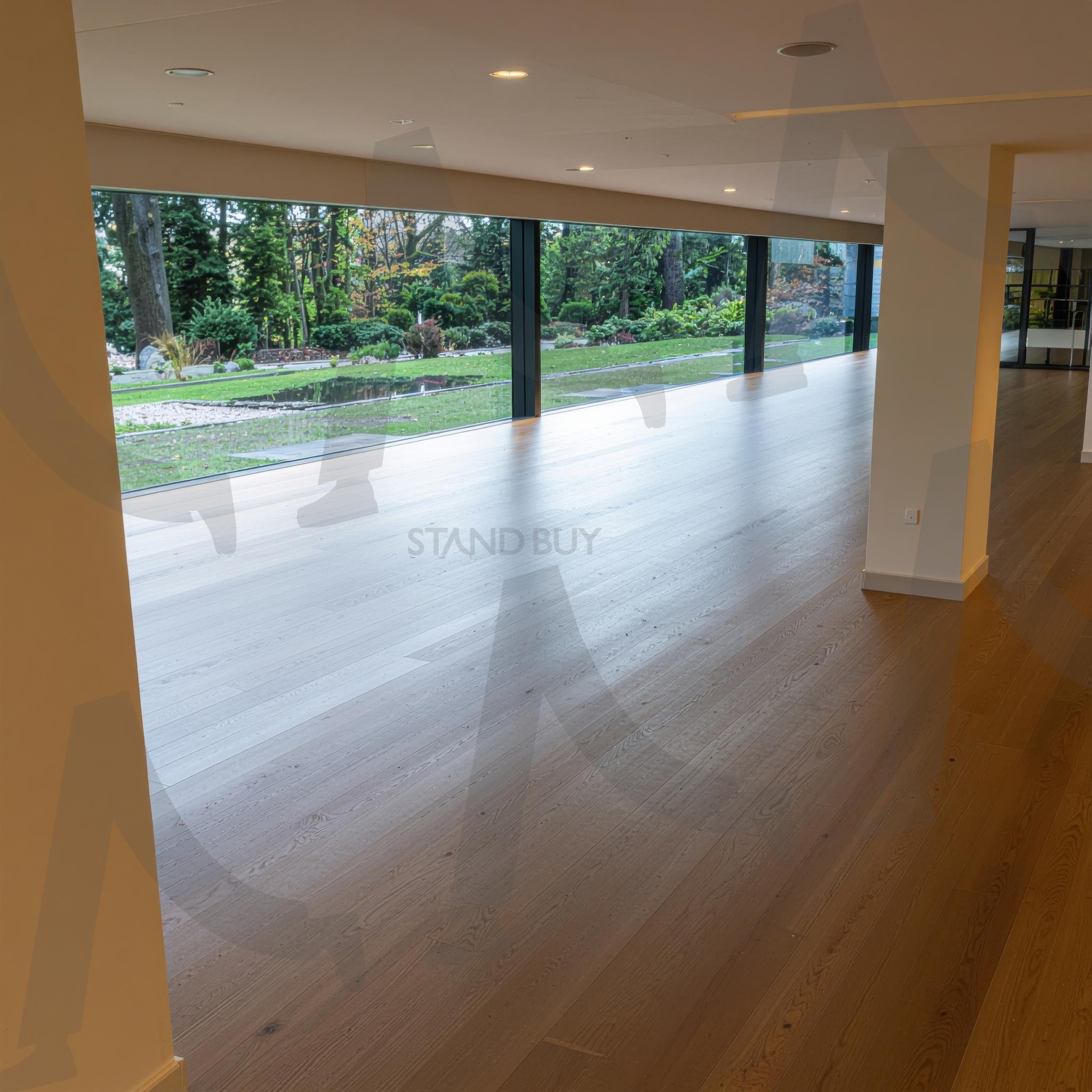 실내 환경의 심리적 웰빙과 에너지 효율성을 높이는 자연 친화적 건축 디자인 솔루션 | 자연 조망, 현대적 인테리어, 친환경 건축, 자연광 활용, 목재 바닥재, 개방형 공간, 에너지 효율, 실내 디자인, 통합적 건축, 심리적 웰빙, ai | 스탠바이 STANDBUY 디지털 콘텐츠