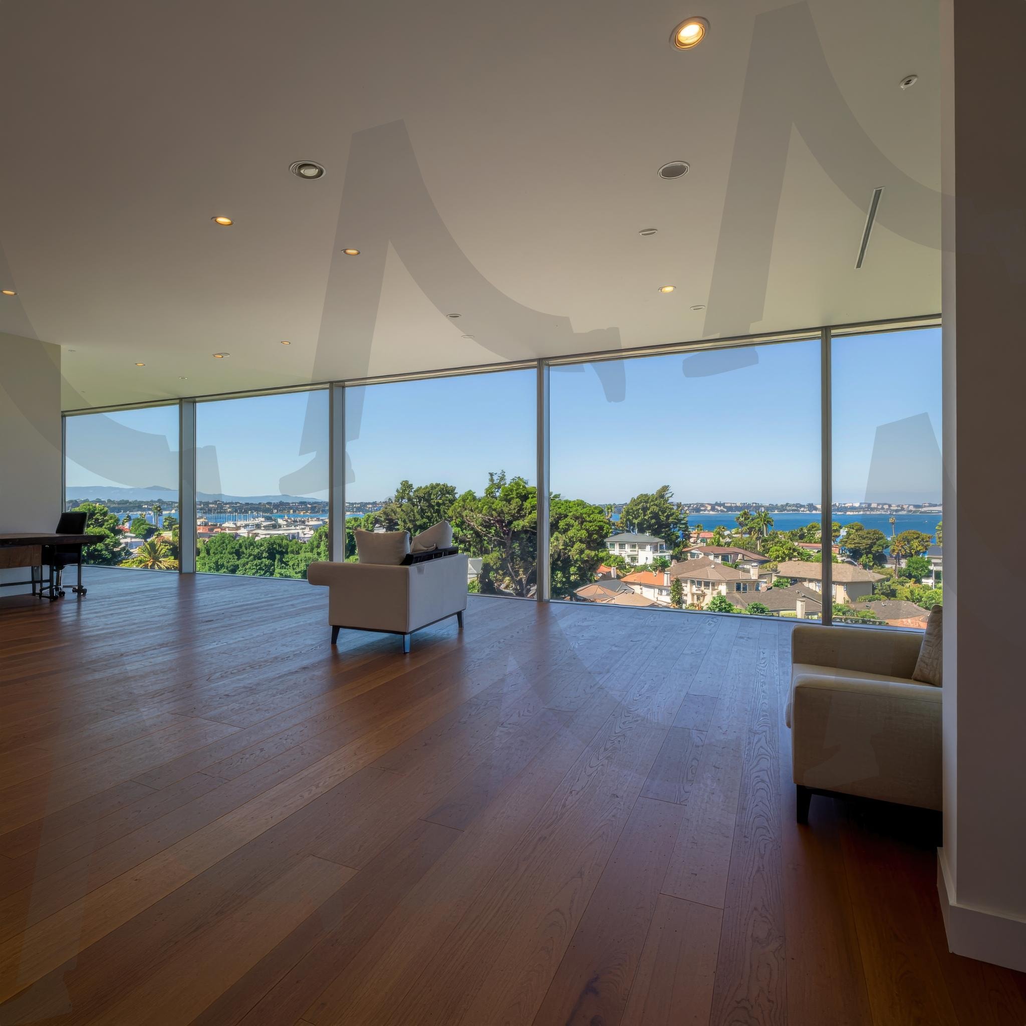 부동산 가치 상승과 사용자 만족도를 극대화하는 프리미엄 조망권 설계 전략 | 파노라마 뷰, 럭셔리 인테리어, 조망권 설계, 부동산 가치, 목재 바닥재, 미니멀 디자인, 자연광, 개방감, 고급 주거공간, 도시 경관, ai | 스탠바이 STANDBUY 디지털 콘텐츠