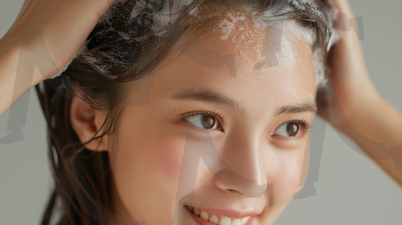 샴푸 | 샴푸, 머리감기, 머리감는여자, 샴푸거품, 두피케어, 헤어케어, 샤워, 미용실, 여성모델, 젖은머리, 린스, 클렌징, 샴푸광고, 헤어제품, 세정, 건강한머리, 뷰티케어, 욕실, 헤어마사지, 깨끗한머리, 헤어워시, 목욕, ai | 스탠바이 STANDBUY 디지털 콘텐츠