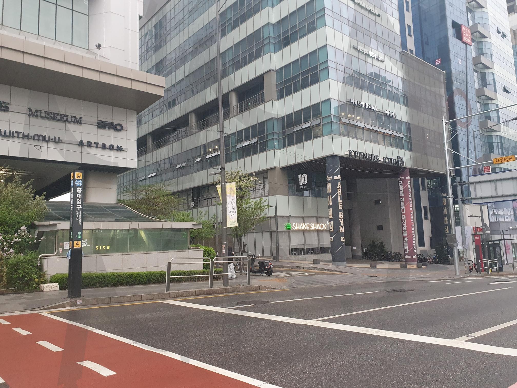 홍대입구 | 홍대, 홍대입구역, AK플라자 홍대, 쉑쉑버거, 아침 | 스탠바이 STANDBUY 디지털 콘텐츠