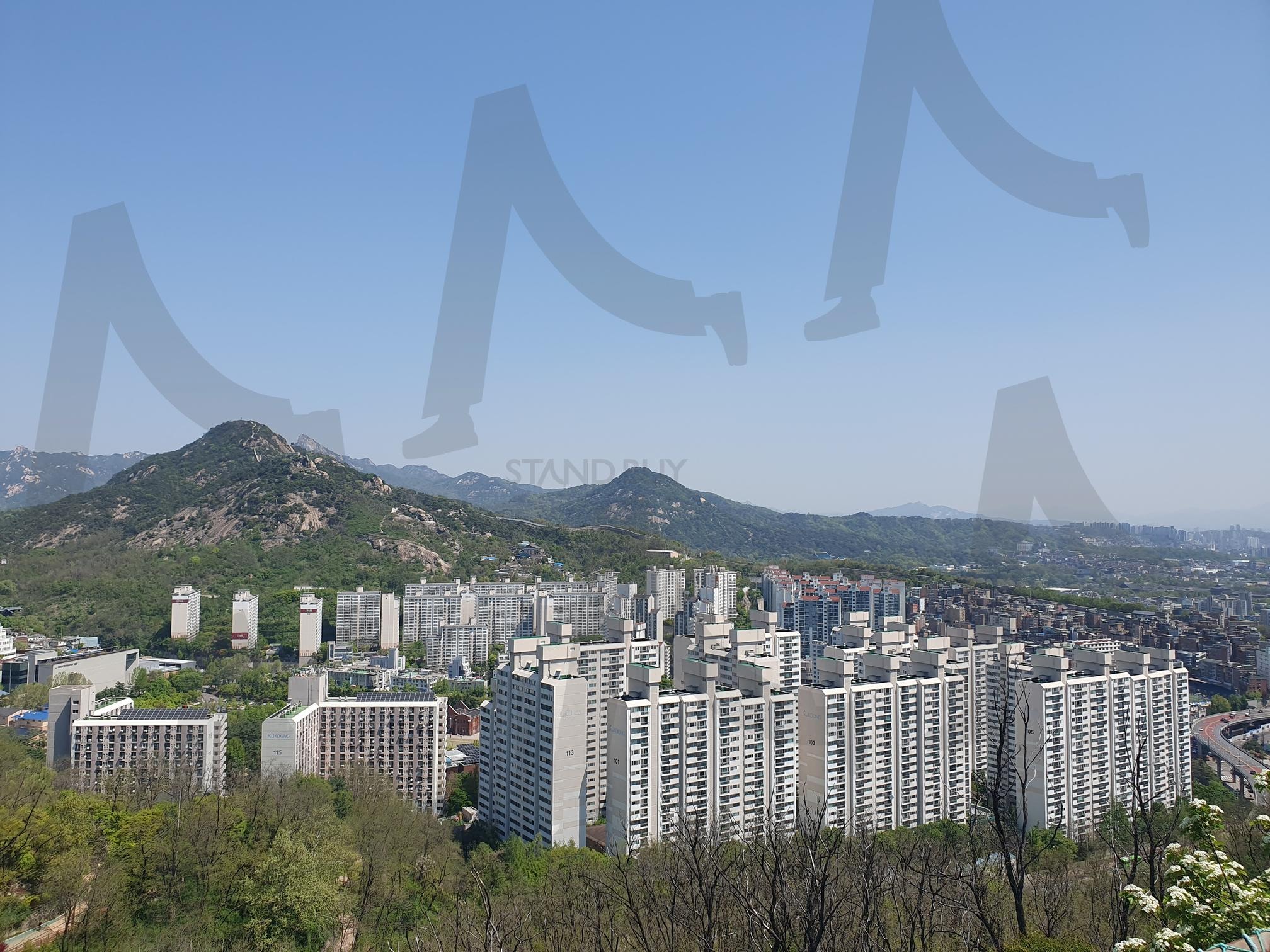 안산 전망대에서 인왕산 한컷 | 안산, 서대문구, 전망대, 인왕산, 4월 | 스탠바이 STANDBUY 디지털 콘텐츠