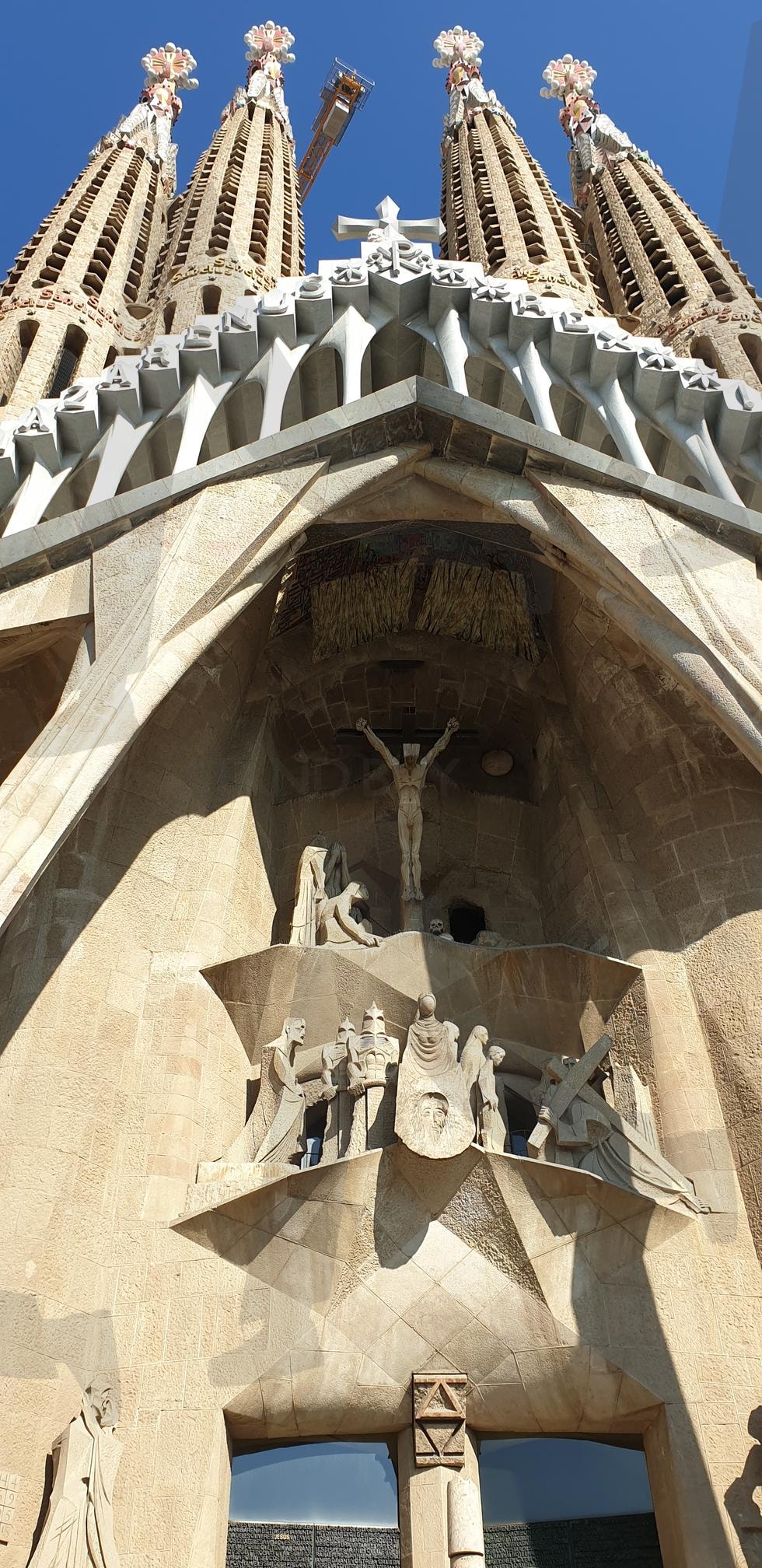 사그라다 파밀리아 성당 "수난의 파사드" | 사그라다 파밀리아 성당, 스페인 바르셀로나, 안토니 가우디, 수난의 파사드, 십자가에 매달린 예수 | 스탠바이 STANDBUY 디지털 콘텐츠