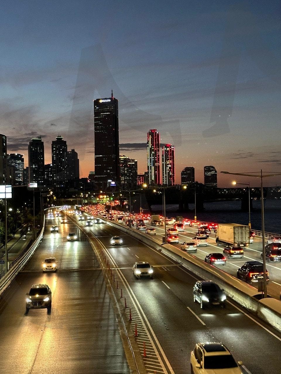 한강대교를 걷던 어느 날 | 한강, 한강대교, 노들섬, 밤, 저녁, 바쁜, 일상 | 스탠바이 STANDBUY 디지털 콘텐츠