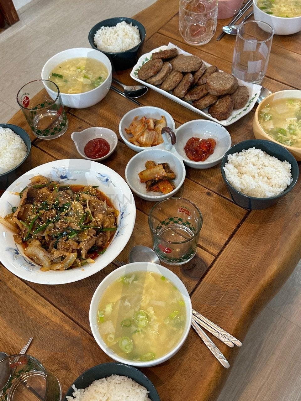 이게 한국인의 밥상이었던 어느 날 | 식탁, 식사, 아침식사, 아침밥, 조식, 고기, 국, 밥, 김치 | 스탠바이 STANDBUY 디지털 콘텐츠