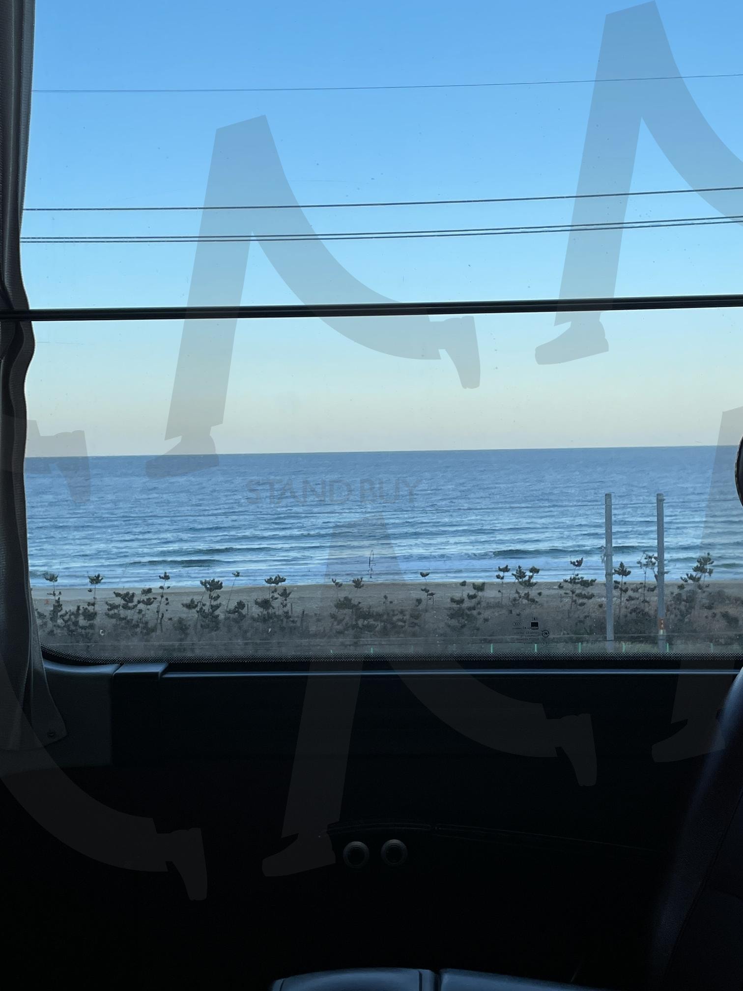 강릉으로 향하는 버스 안 | 강릉, 강릉바다, 동해안, 동해바다, 버스에서바라보는바다, 고속버스, 버스, 바다, 한국바다 | 스탠바이 STANDBUY 디지털 콘텐츠