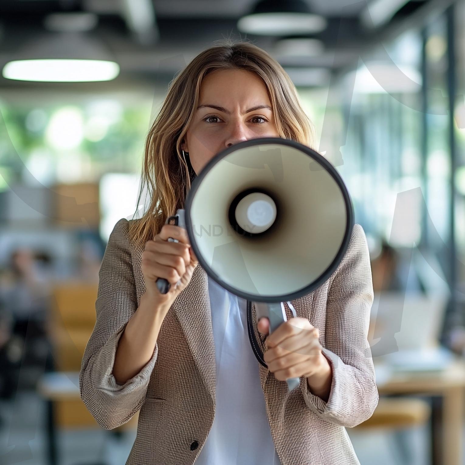 연설 | 메가폰, 메가폰외침, 외치는사람, 메가폰남자, 메가폰여자, 확성기, 발표, 시위, 응원, 연설, 소리치는사람, 메시지전달, 캠페인, 리더십, 알림, 공지, 집회, 열정, 주장, 목소리, 환호, 공지사항, ai | 스탠바이 STANDBUY 디지털 콘텐츠