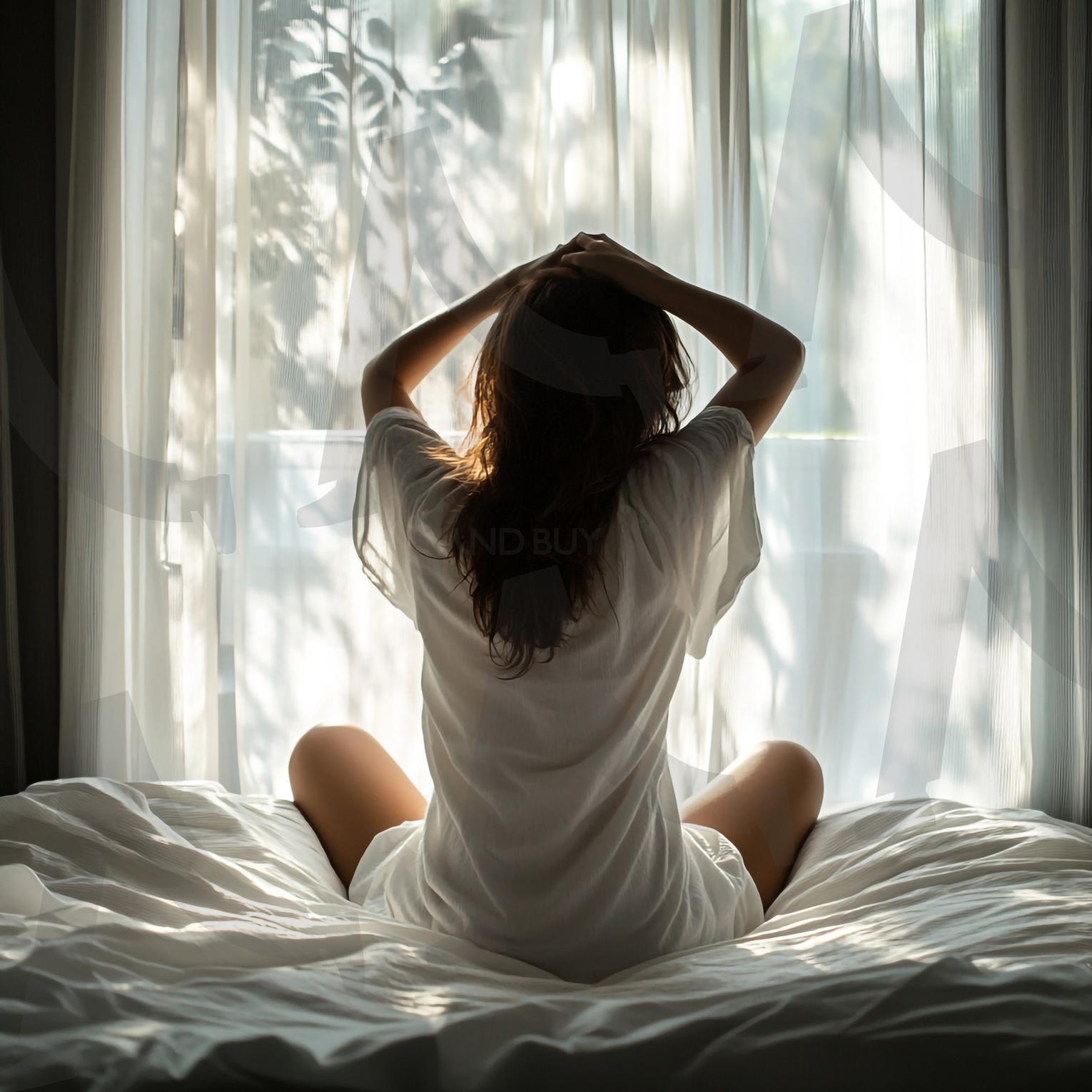 꿀잠 | 꿀잠, 숙면, 편안한잠, 아늑한침대, 포근한이불, 베개, 침실, 아침햇살, 굿모닝, 기상, 아침풍경, 침대에서일어남, 이불속, 편안한수면, 수면건강, 침대정리, 숙면습관, 아침미소, 침대휴식, 잠자는여자, 잠자는남자, 침실인테리어, ai, 휴식 | 스탠바이 STANDBUY 디지털 콘텐츠