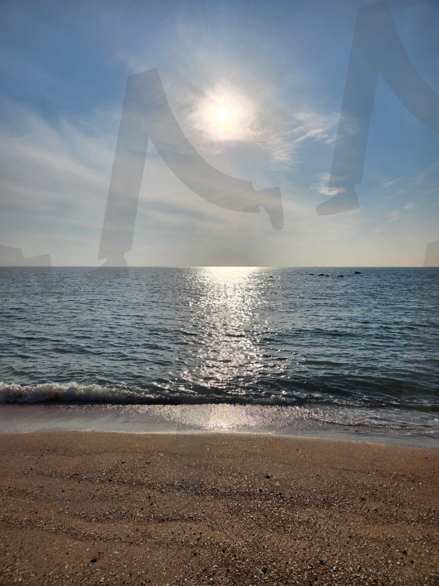 햇살이 춤추는 고요한 바다 | 바다, 해변, 햇살, 파도, 모래사장, 평온함, 자연풍경, 감성사진, 고요함, 여유, 휴식, 하늘, 반영, 여행, 풍경사진, 청명, 맑은날, 빛, 수평선, 자연 | 스탠바이 STANDBUY 디지털 콘텐츠