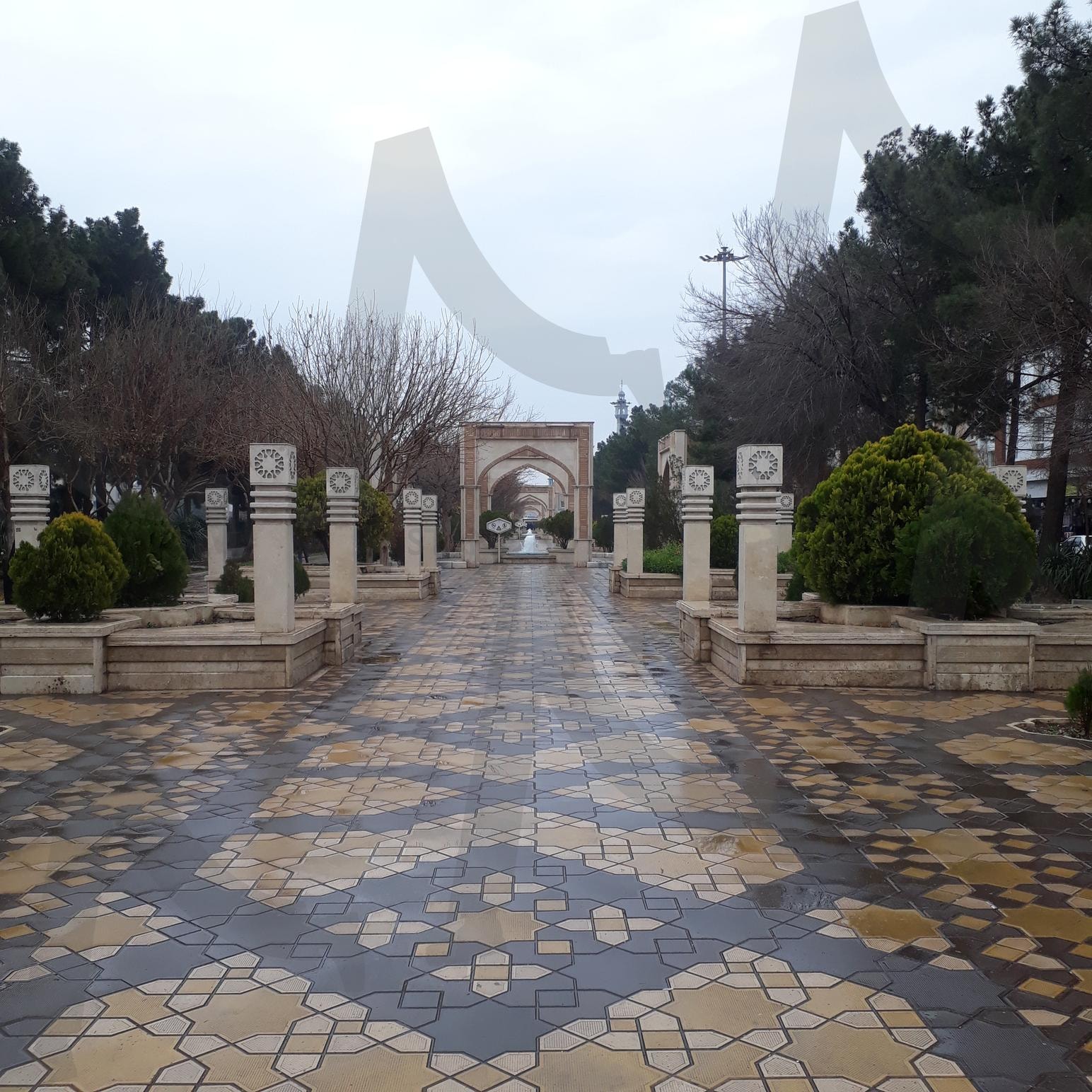 이란 꼼, 하즈랏 마수메 하람 근처 공원 | 이란, 꼼, 공원, 하즈랏 하람 마수메, In the park in front of Hazrat Masoumeh Haram, Iran | 스탠바이 STANDBUY 디지털 콘텐츠