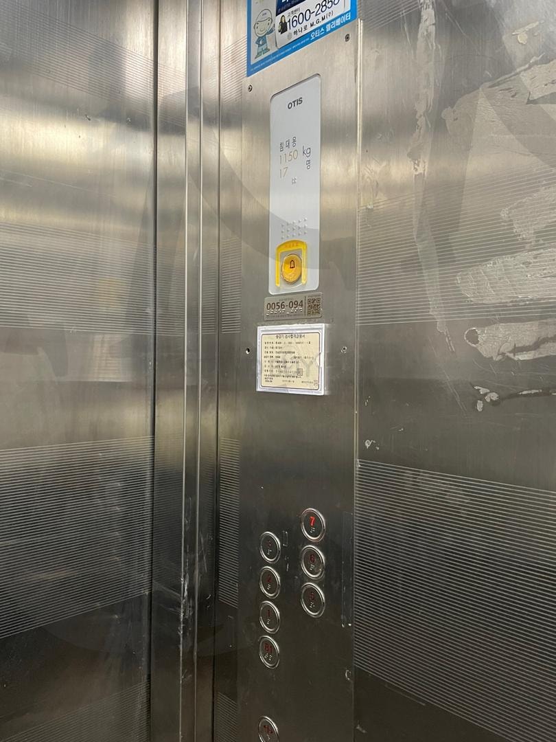 낡은 침대용 엘리베이터 | 병원, 엘리베이터, 침대용, 오래됨, 낡음 | 스탠바이 STANDBUY 디지털 콘텐츠