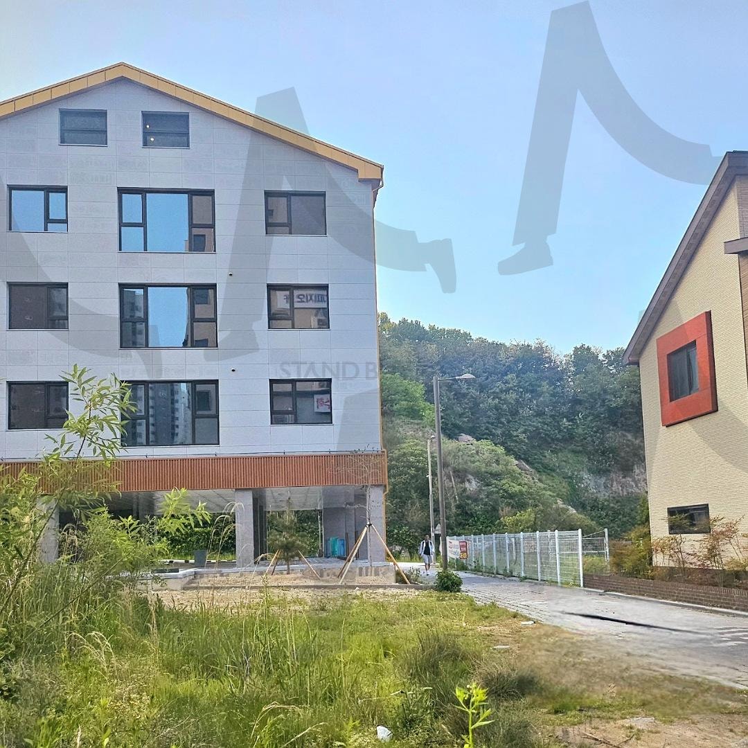 전주 완산구 어느 동네 | 빌라건물, 빈티지, 멋스러운, 배경날씨까지 좋았다, 전주 | 스탠바이 STANDBUY 디지털 콘텐츠