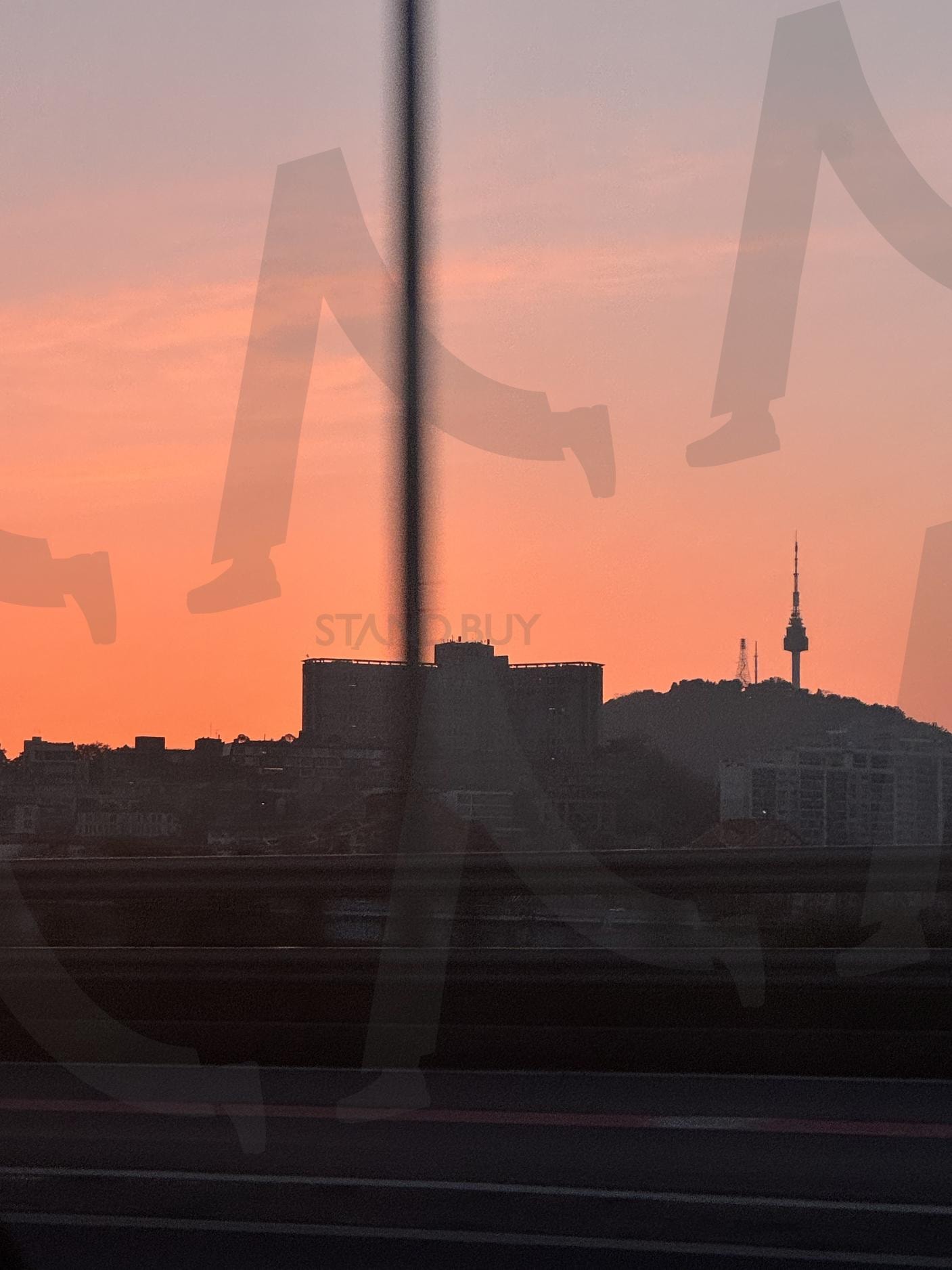 노을 아래 물든 남산 | 노을, 붉은노을, 남산, 남산타워, 하루의 끝, 배경화면, 고화질, 감성 | 스탠바이 STANDBUY 디지털 콘텐츠