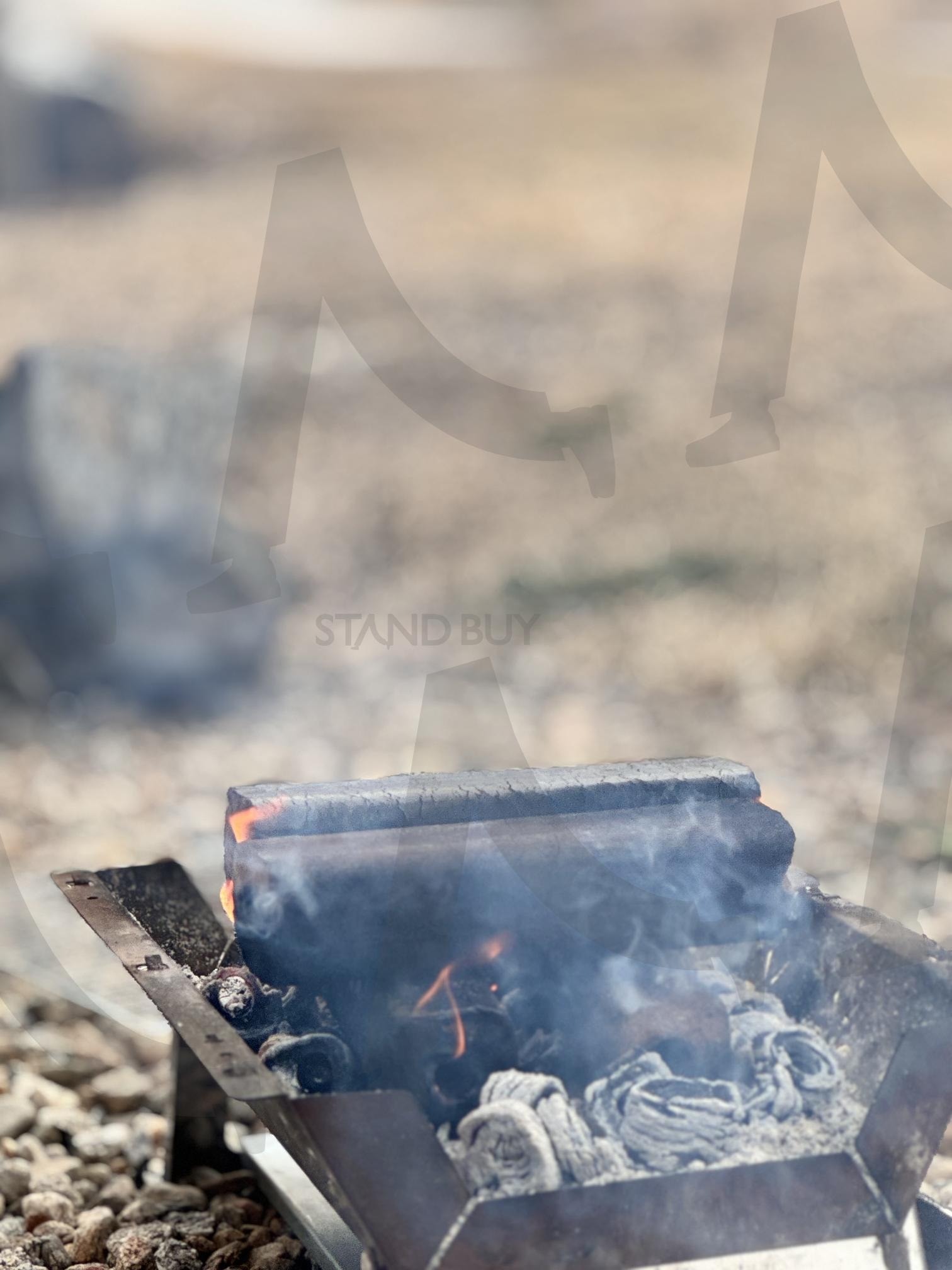 천천히 피어오르는 온기 | 숯, 불멍, 불, 캠프파이어, 캠핑, 캠핑장, 여유, 힐링, 감성, 배경화면, 고화질 | 스탠바이 STANDBUY 디지털 콘텐츠