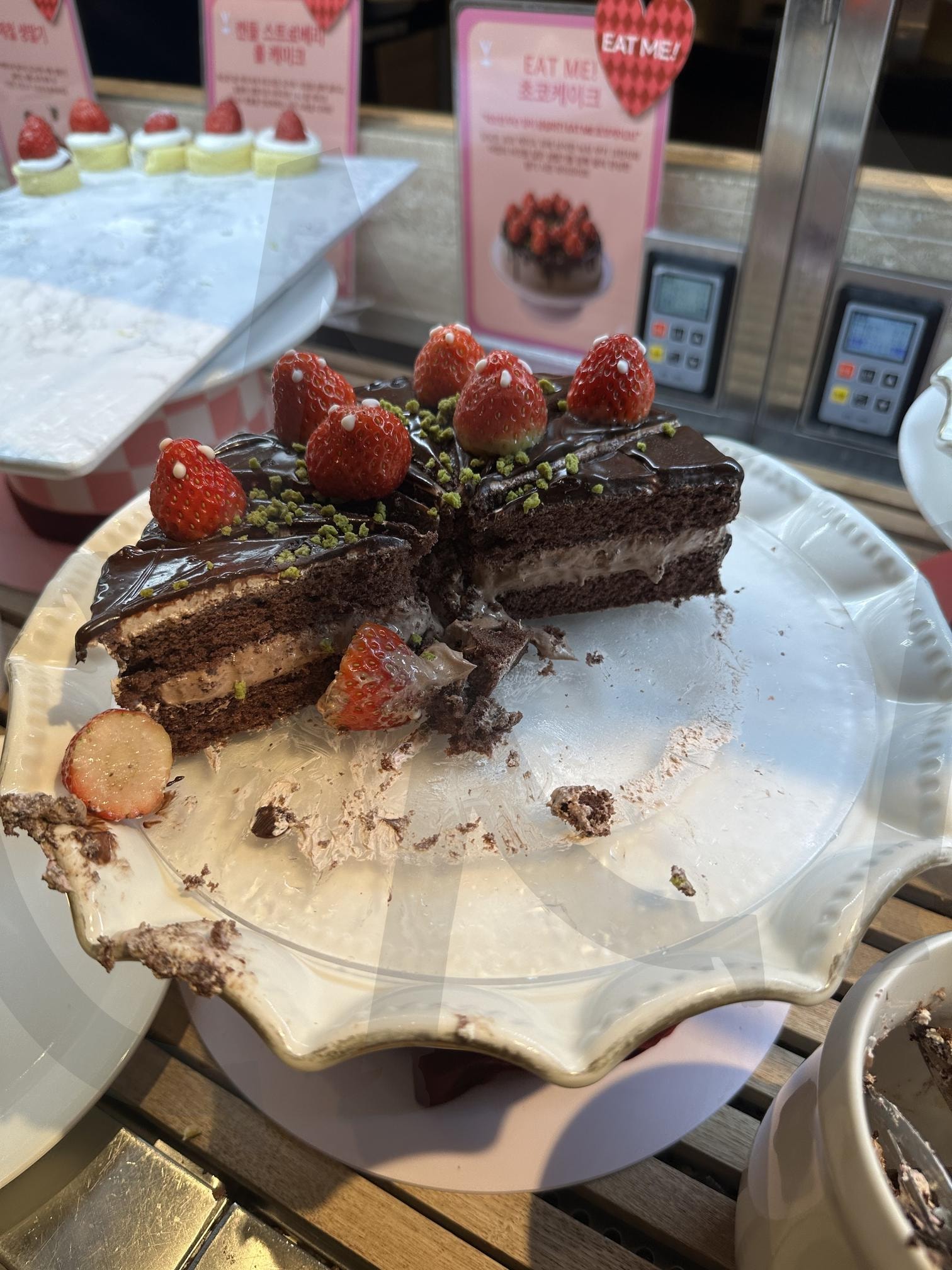 딸기초코케이크 디저트천국 | 빕스, 코리안컬쳐, korean food, korean dessert, korean cake, cake, 케이크, 디저트, 간식 | 스탠바이 STANDBUY 디지털 콘텐츠