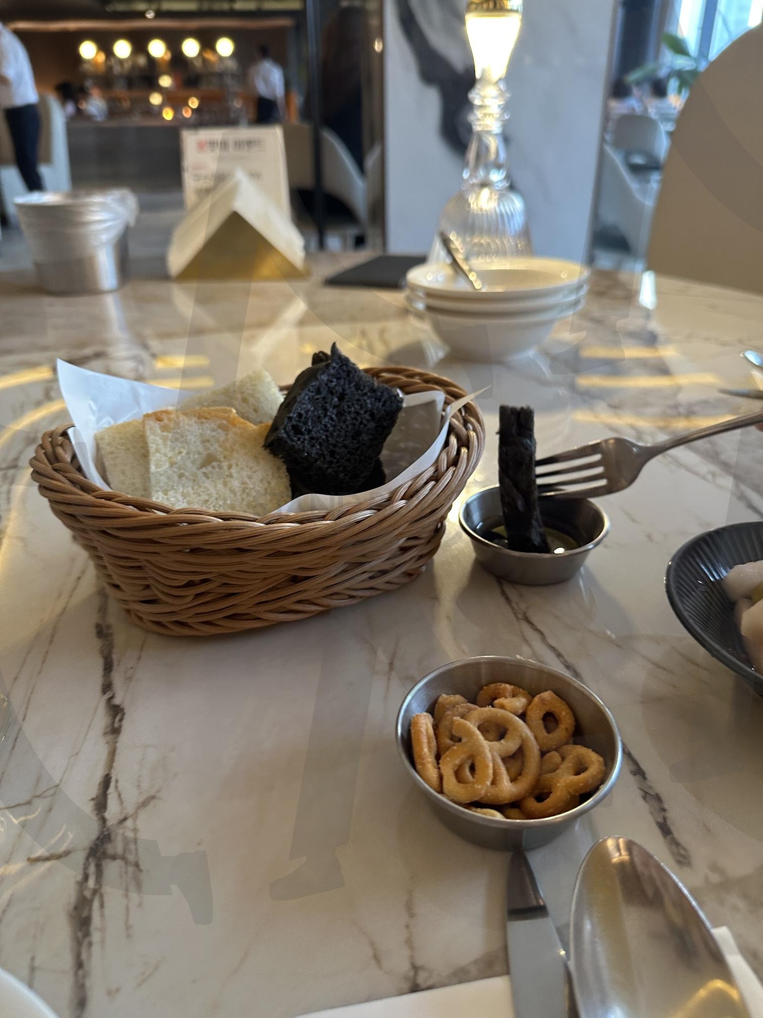 이탈리안 레스토랑 | 식전빵, 이탈리안레스토랑, K POP, 레스토랑, 기념일, 음식, 간식, 식사, 분위기있는식당, 한국여행, 여행지추천 | 스탠바이 STANDBUY 디지털 콘텐츠