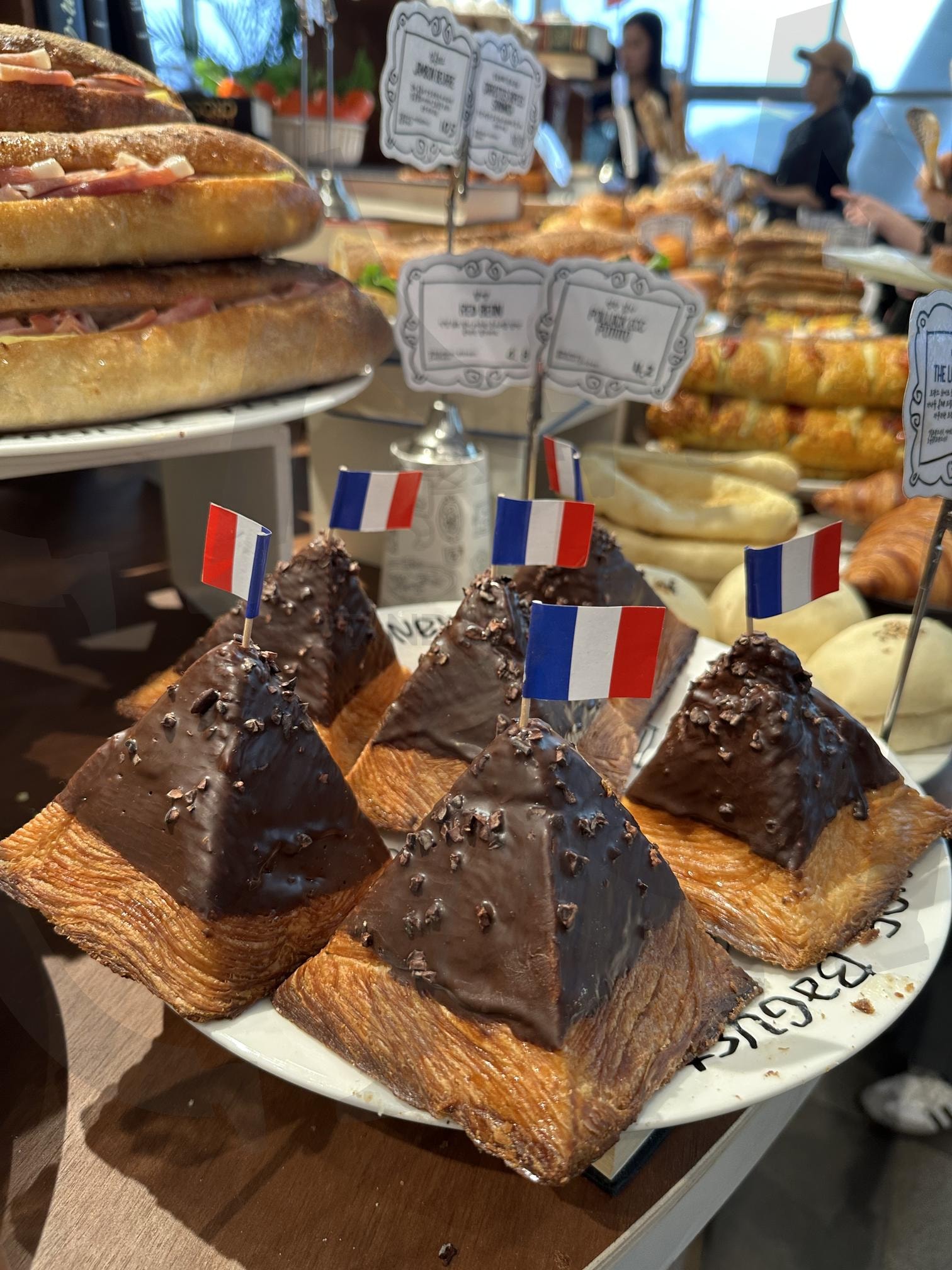 Dessert bread | 디저트, 간식, 빵, 한국빵집, k-pop, 한국여행, 카페, 프렌치무드 | 스탠바이 STANDBUY 디지털 콘텐츠