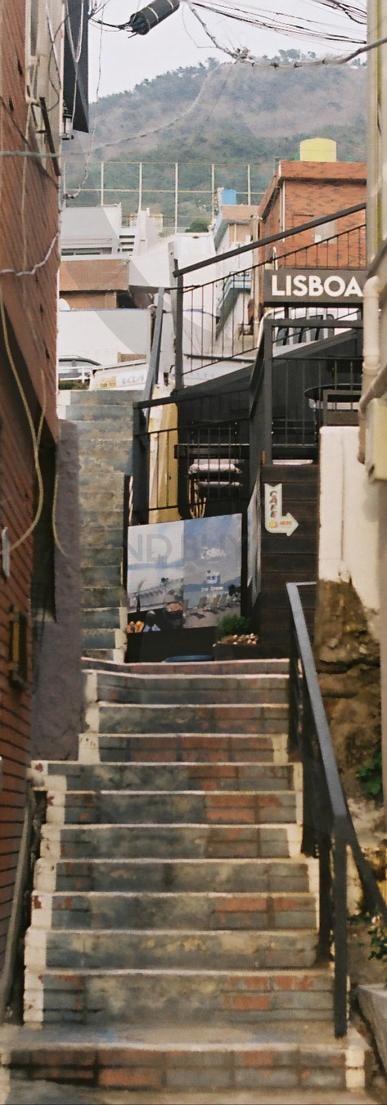 an alleyway in Busan | alleyway, busan, korea, 한국, 골목 | 스탠바이 STANDBUY 디지털 콘텐츠