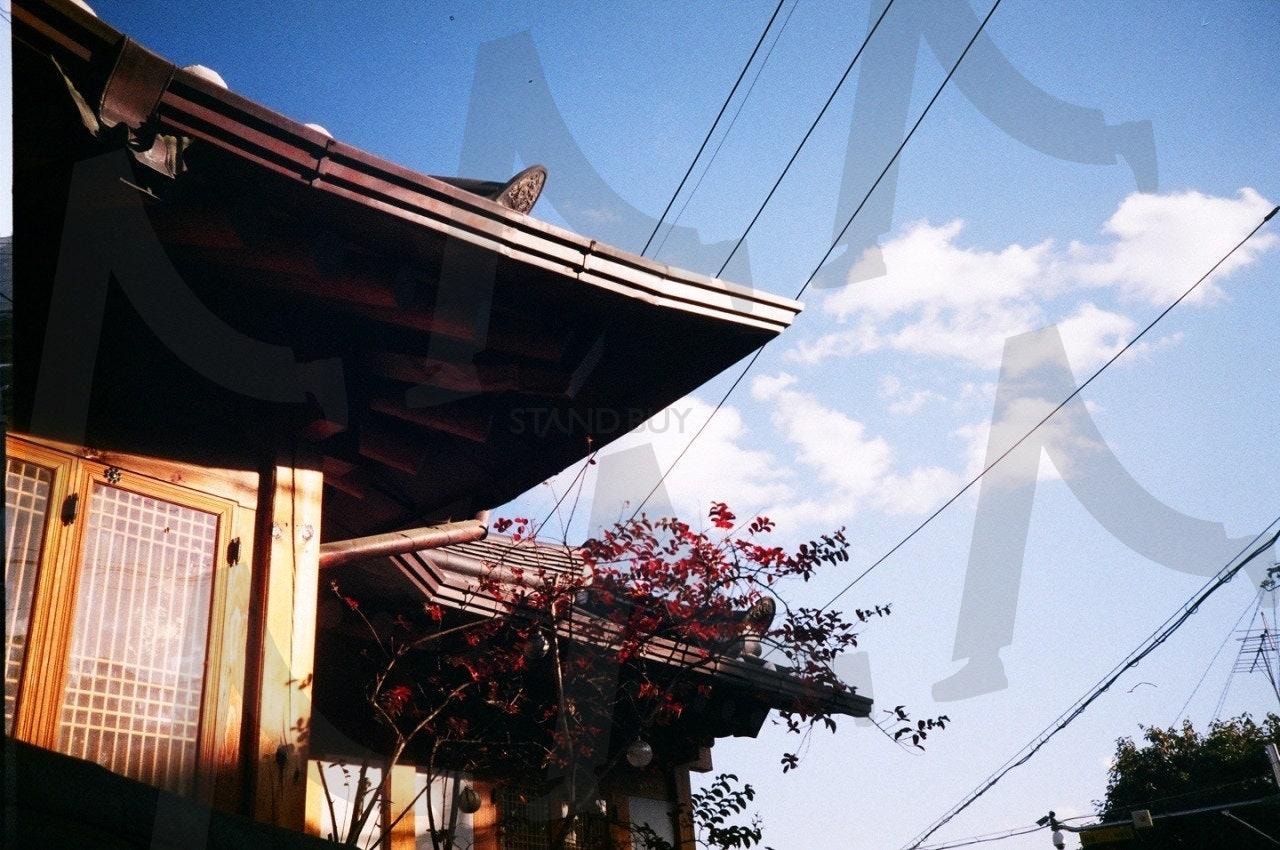 I like the mood of the countryside. | 여행, 경주, 시골, 필카, 필름카메라, 한국, 처마, 한옥 | 스탠바이 STANDBUY 디지털 콘텐츠