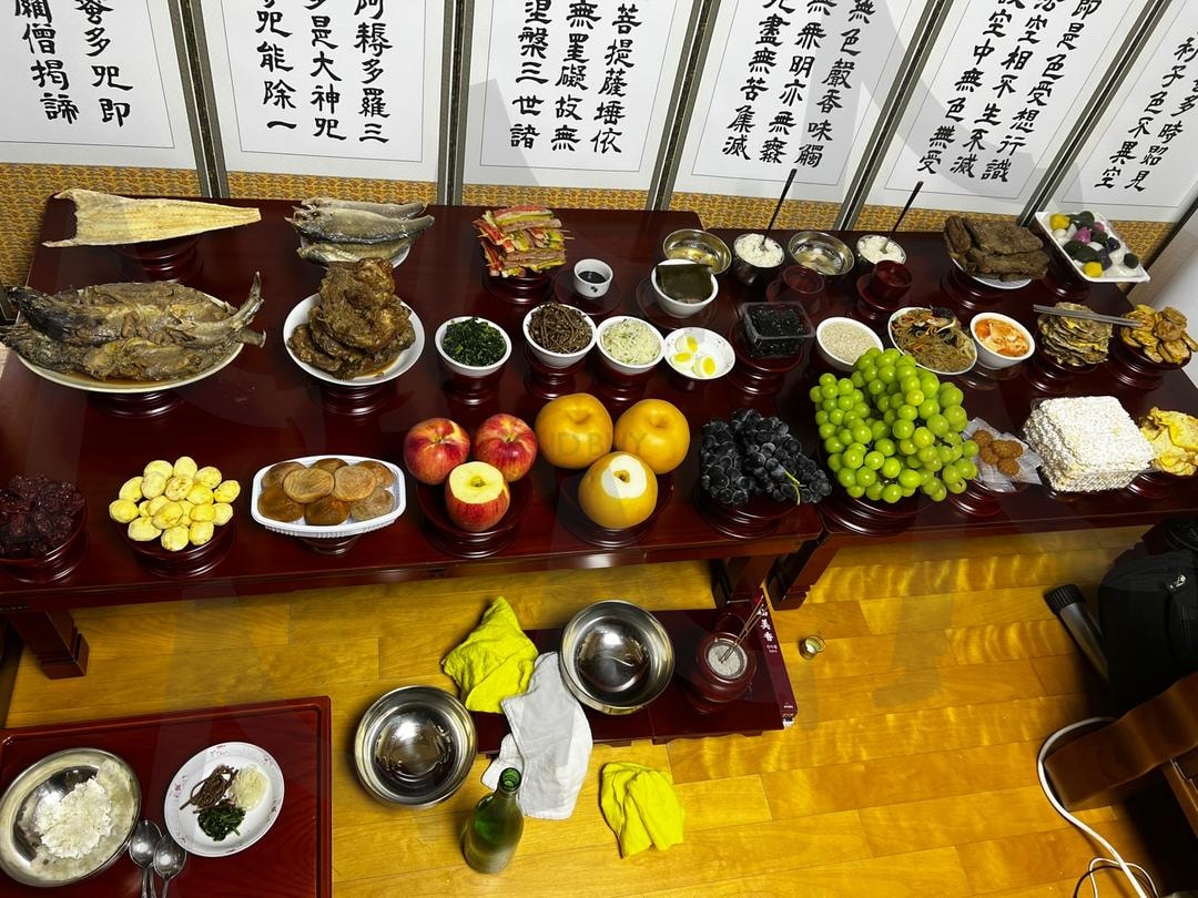 Charye Table Setting for the Korean Chuseok Holiday - 한국의 추석 명절 차례상 | 추석, 차례상, 차례, 명절, korea, National holiday, Charye ancestral rite, Charye, Korean Thanksgiving, chuseok | 스탠바이 STANDBUY 디지털 콘텐츠