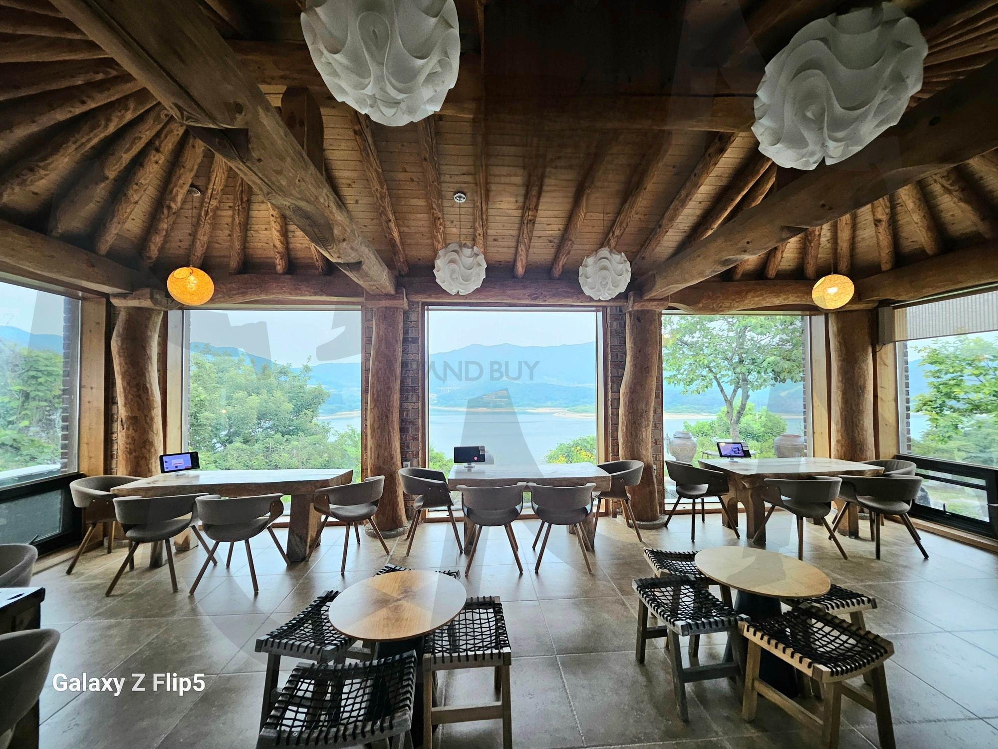 옥정호가 보이는 애뜨락 | 애뜨락, 카페, 한옥스타일, 시원, 옥정호 | 스탠바이 STANDBUY 디지털 콘텐츠