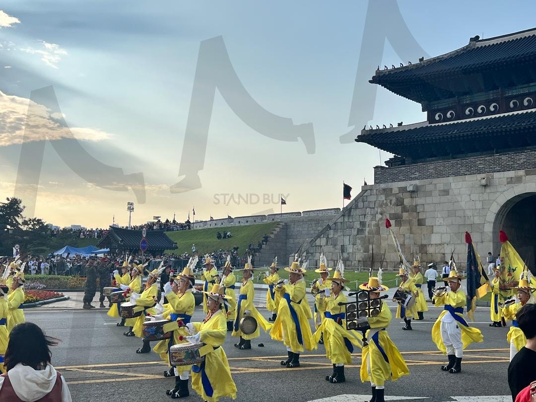 2024 수원 화성 능행차 ; King Jeongjo's Royal Parade | 수원, 정조대왕, 수원 화성, 능행차, 퍼레이드, 장안문, Here are the terms you provided, listed in a single line with their English translations: Suwon, King Jeongjo, King Jeongjo's Royal Parade, Royal Parade, Parade, Republic of Korea, Gyeonggi-do | 스탠바이 STANDBUY 디지털 콘텐츠